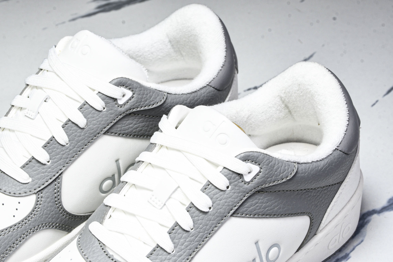 ALo yoga 尺码35-46

纯原版出品-ALo yoga Recover Mode Em 防滑耐