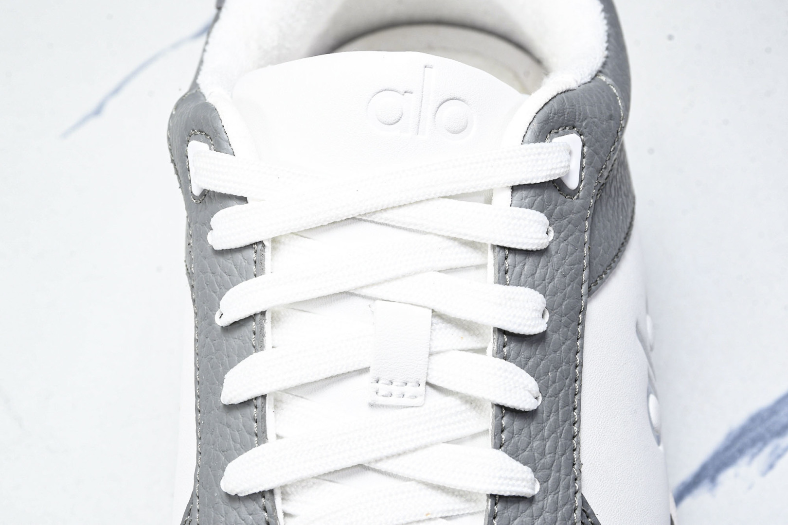 ALo yoga 尺码35-46

纯原版出品-ALo yoga Recover Mode Em 防滑耐