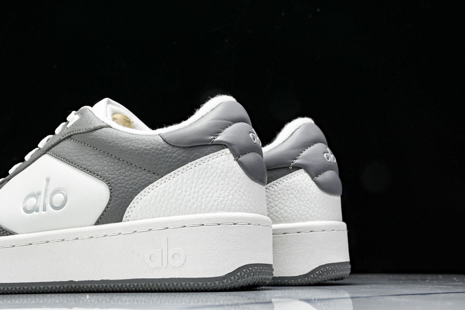 ALo yoga 尺码35-46

纯原版出品-ALo yoga Recover Mode Em 防滑耐