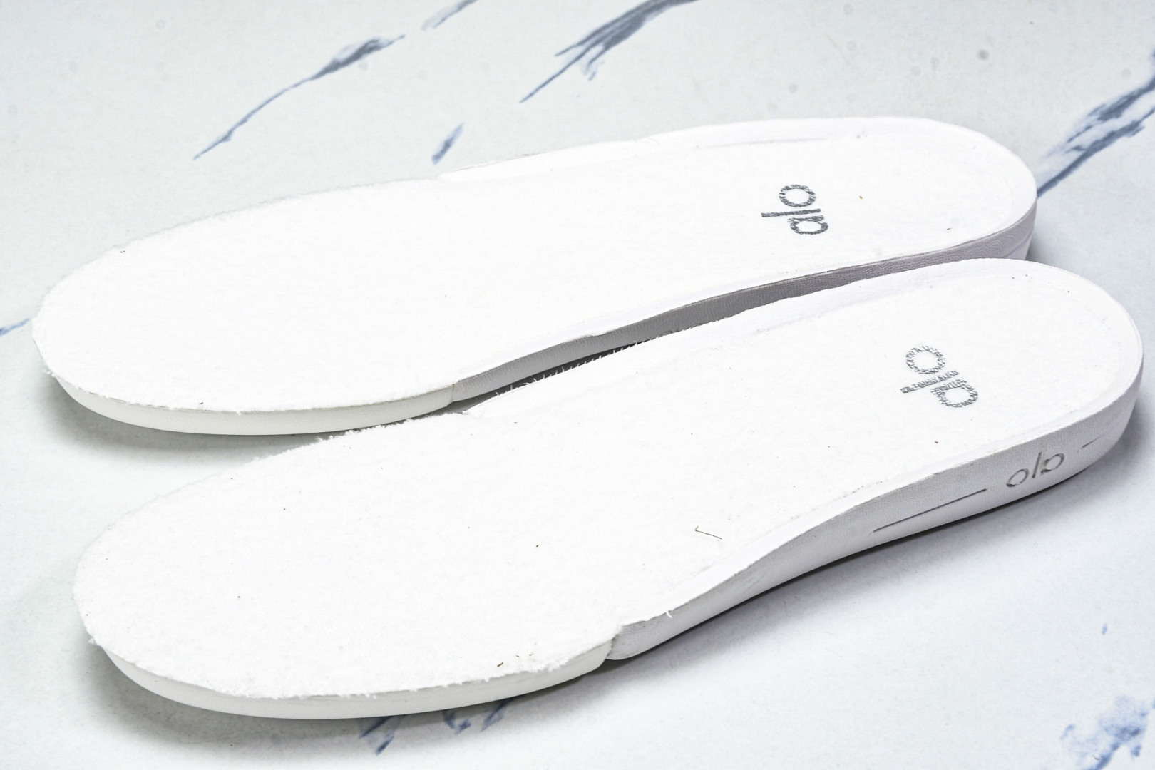 ALo yoga 尺码35-46

纯原版出品-ALo yoga Recover Mode Em 防滑耐
