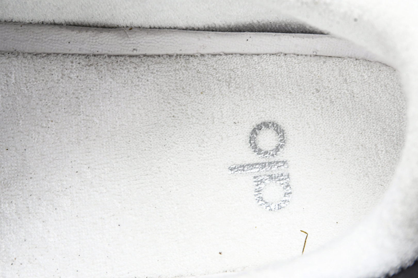 ALo yoga 尺码35-46

纯原版出品-ALo yoga Recover Mode Em 防滑耐