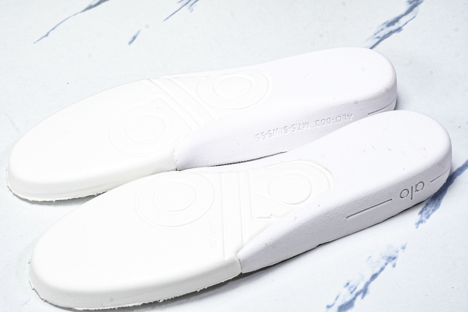 ALo yoga 尺码35-46

纯原版出品-ALo yoga Recover Mode Em 防滑耐