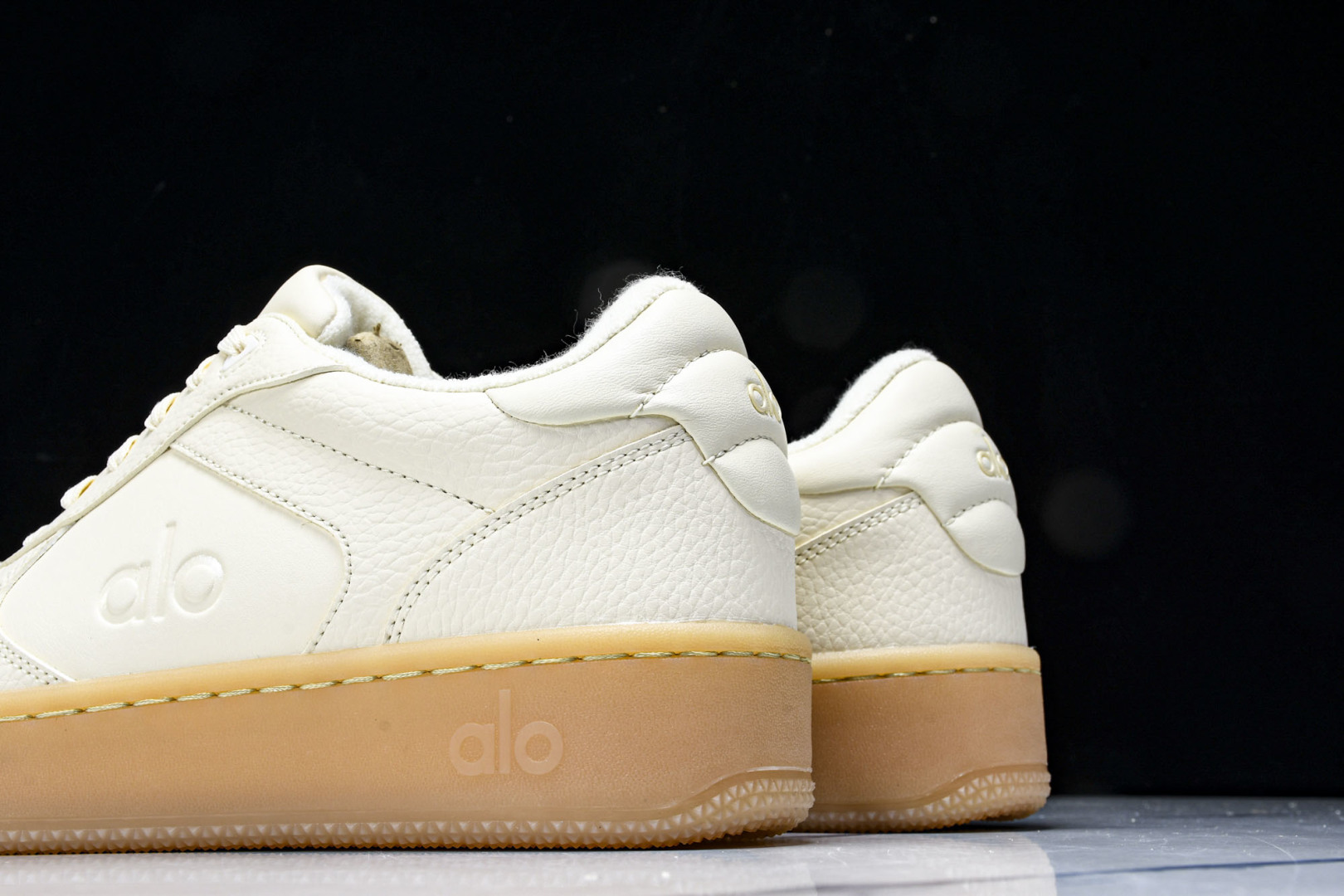 ALo yoga 尺码35-46

纯原版出品-ALo yoga Recover Mode Em 防滑耐