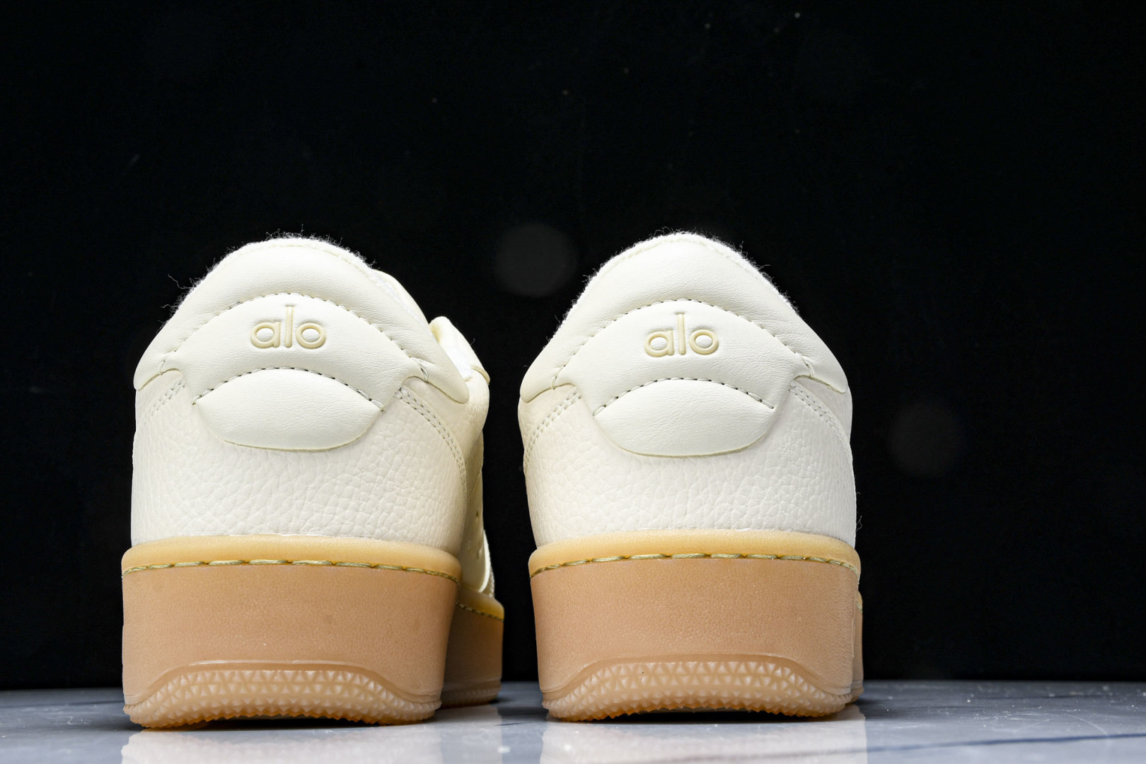 ALo yoga 尺码35-46

纯原版出品-ALo yoga Recover Mode Em 防滑耐