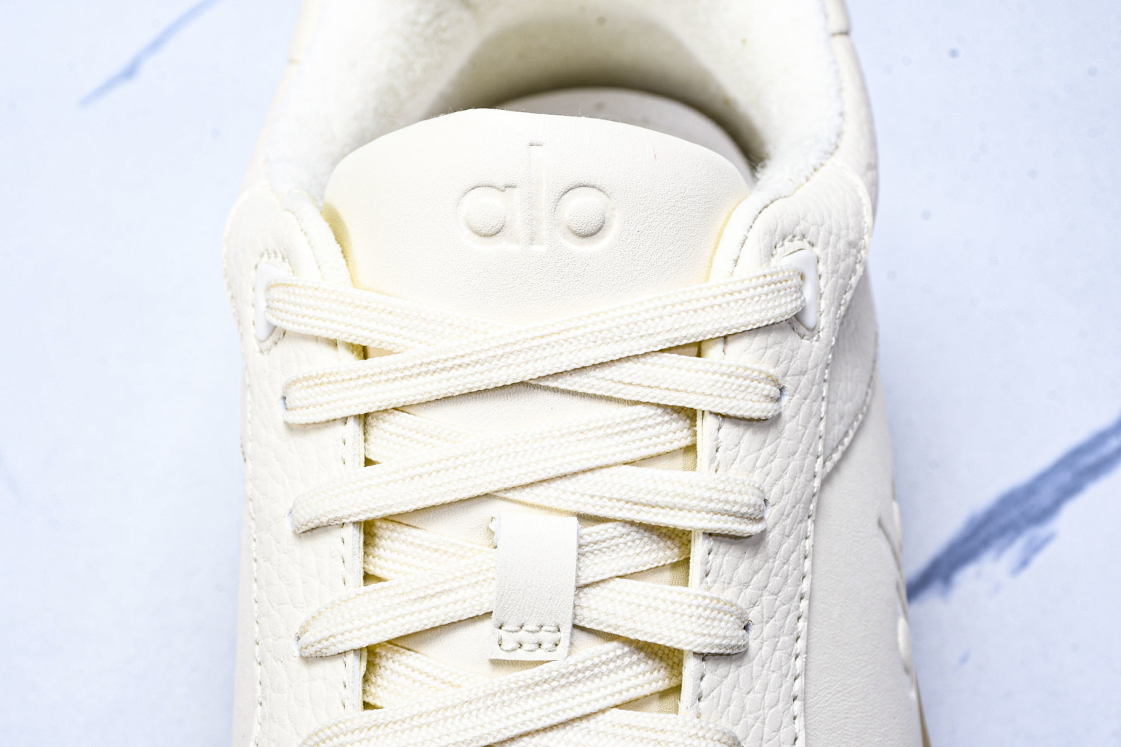 ALo yoga 尺码35-46

纯原版出品-ALo yoga Recover Mode Em 防滑耐