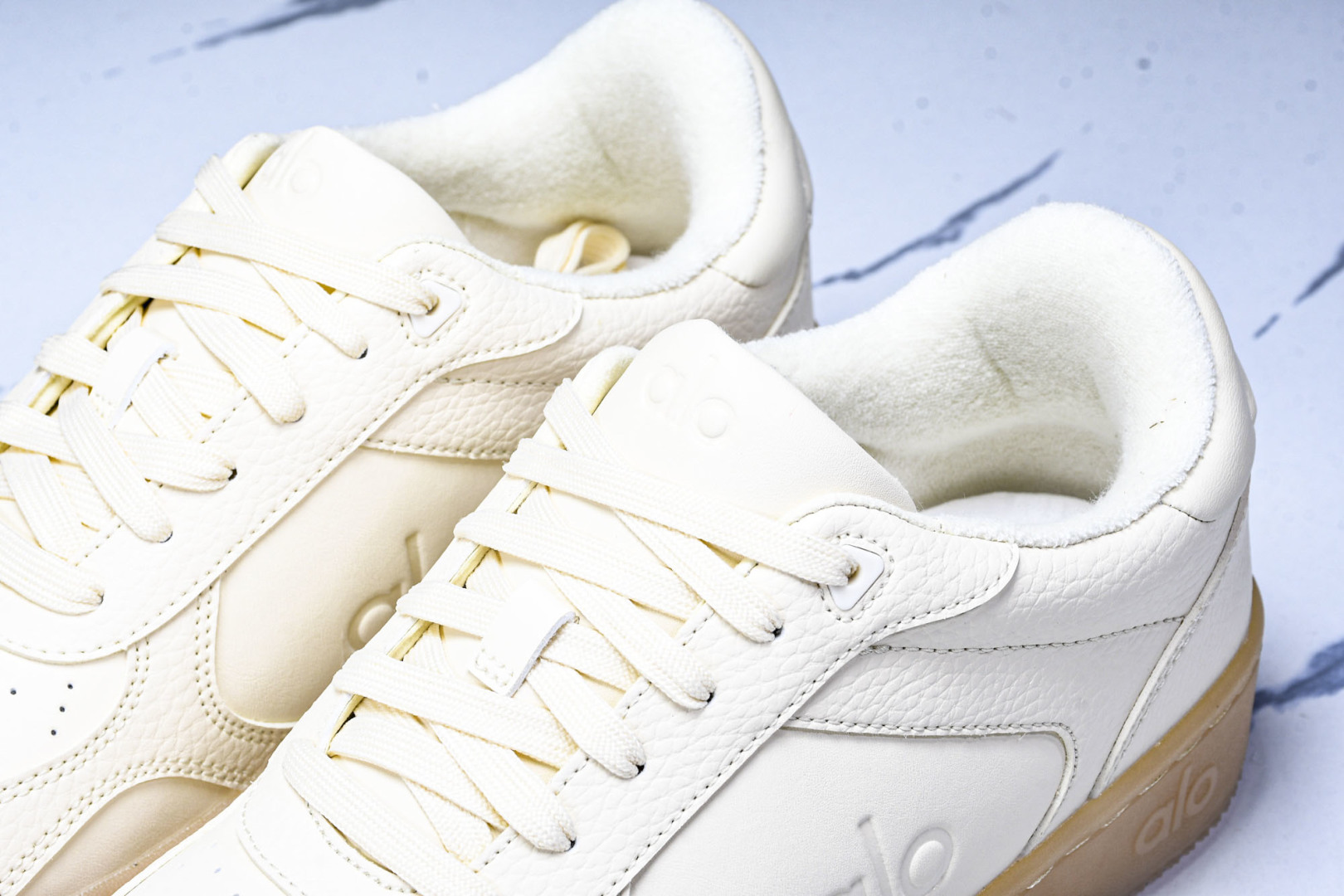 ALo yoga 尺码35-46

纯原版出品-ALo yoga Recover Mode Em 防滑耐