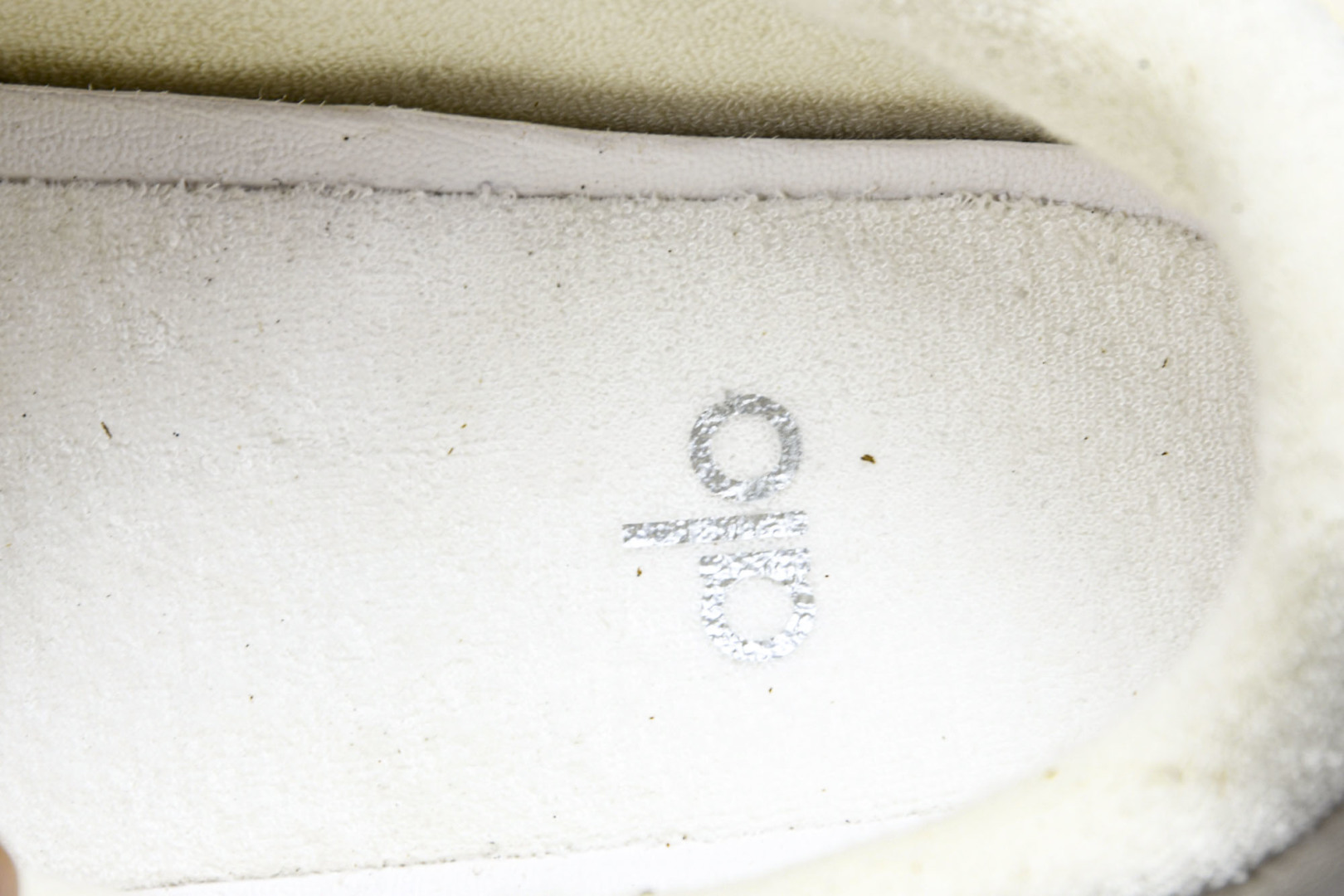 ALo yoga 尺码35-46

纯原版出品-ALo yoga Recover Mode Em 防滑耐