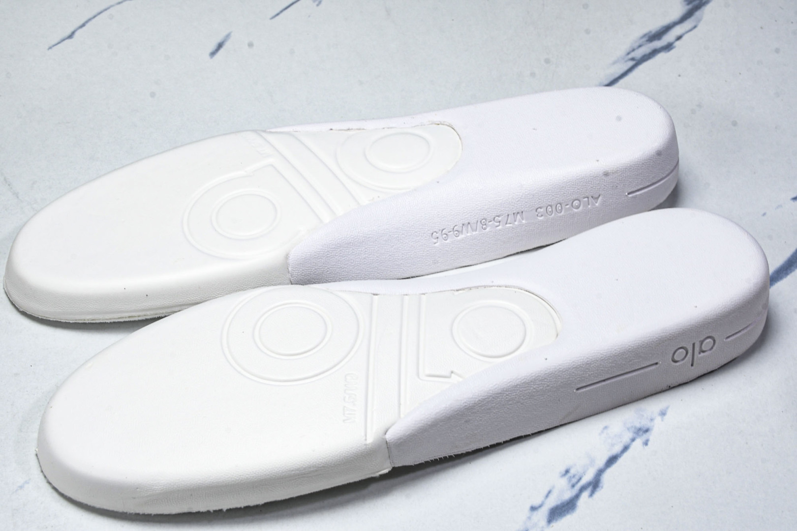 ALo yoga 尺码35-46

纯原版出品-ALo yoga Recover Mode Em 防滑耐