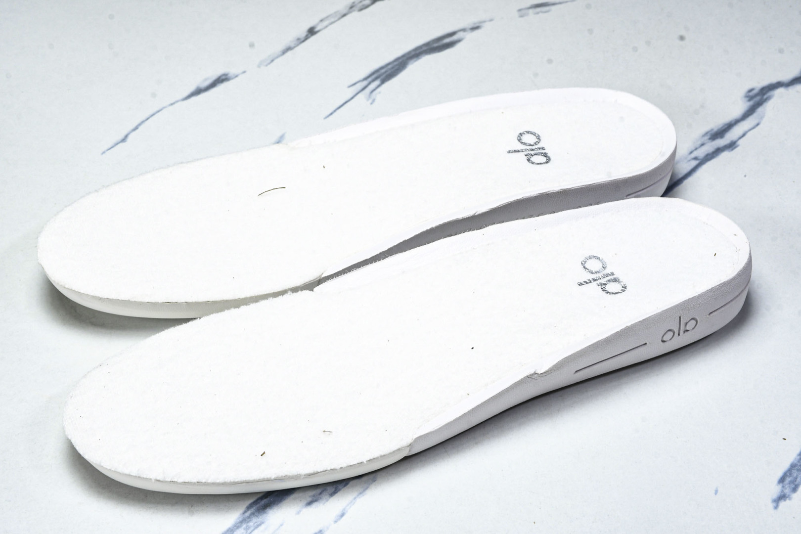 ALo yoga 尺码35-46

纯原版出品-ALo yoga Recover Mode Em 防滑耐