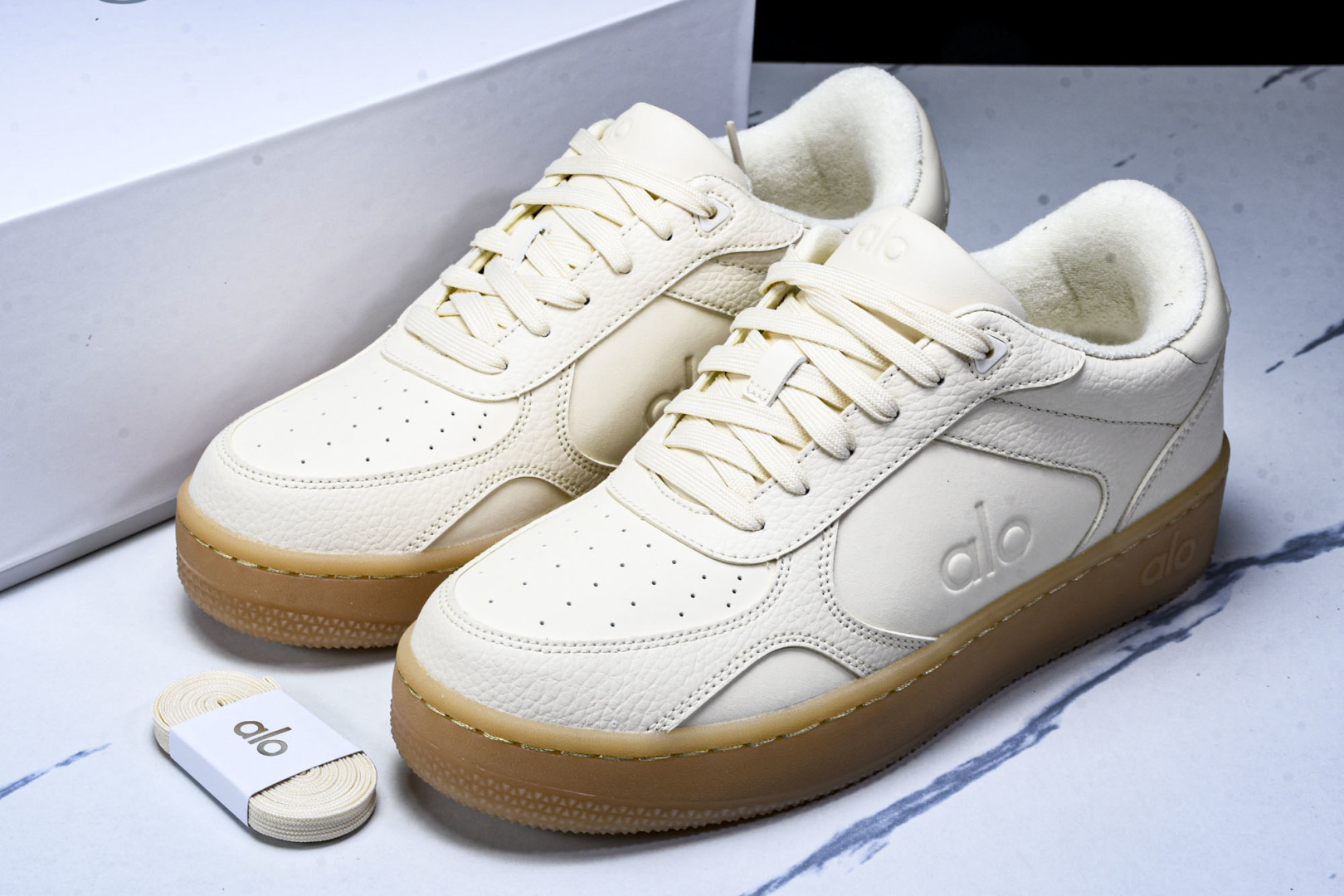 ALo yoga 尺码35-46

纯原版出品-ALo yoga Recover Mode Em 防滑耐