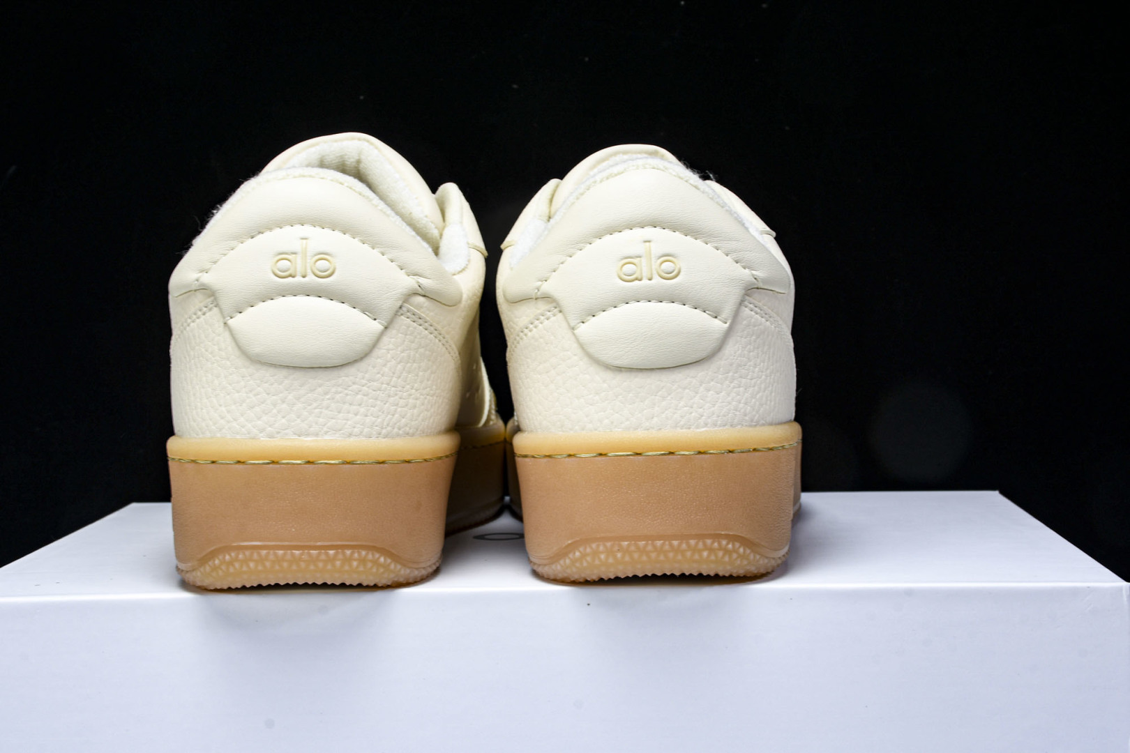 ALo yoga 尺码35-46

纯原版出品-ALo yoga Recover Mode Em 防滑耐