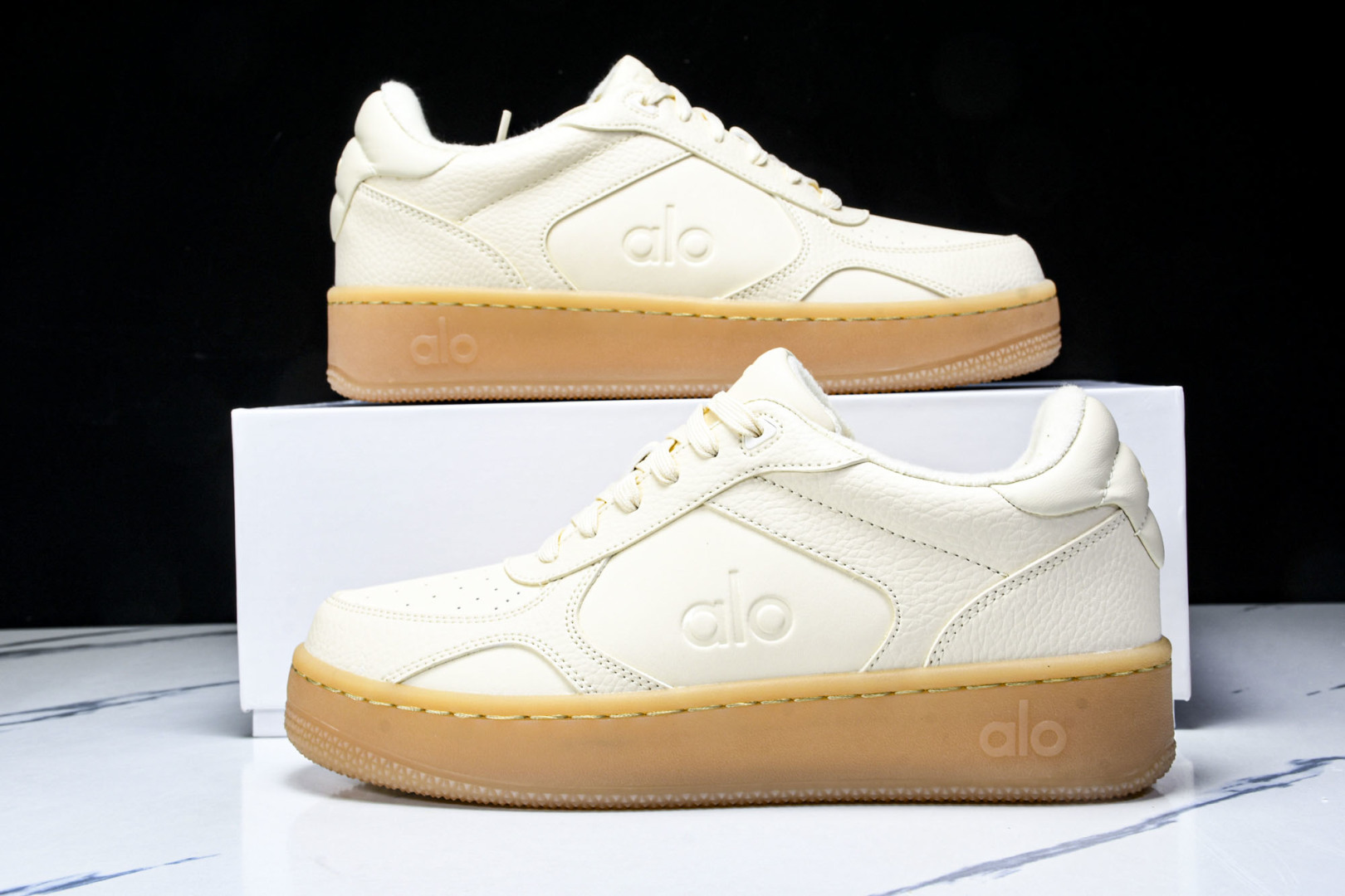 ALo yoga 尺码35-46

纯原版出品-ALo yoga Recover Mode Em 防滑耐