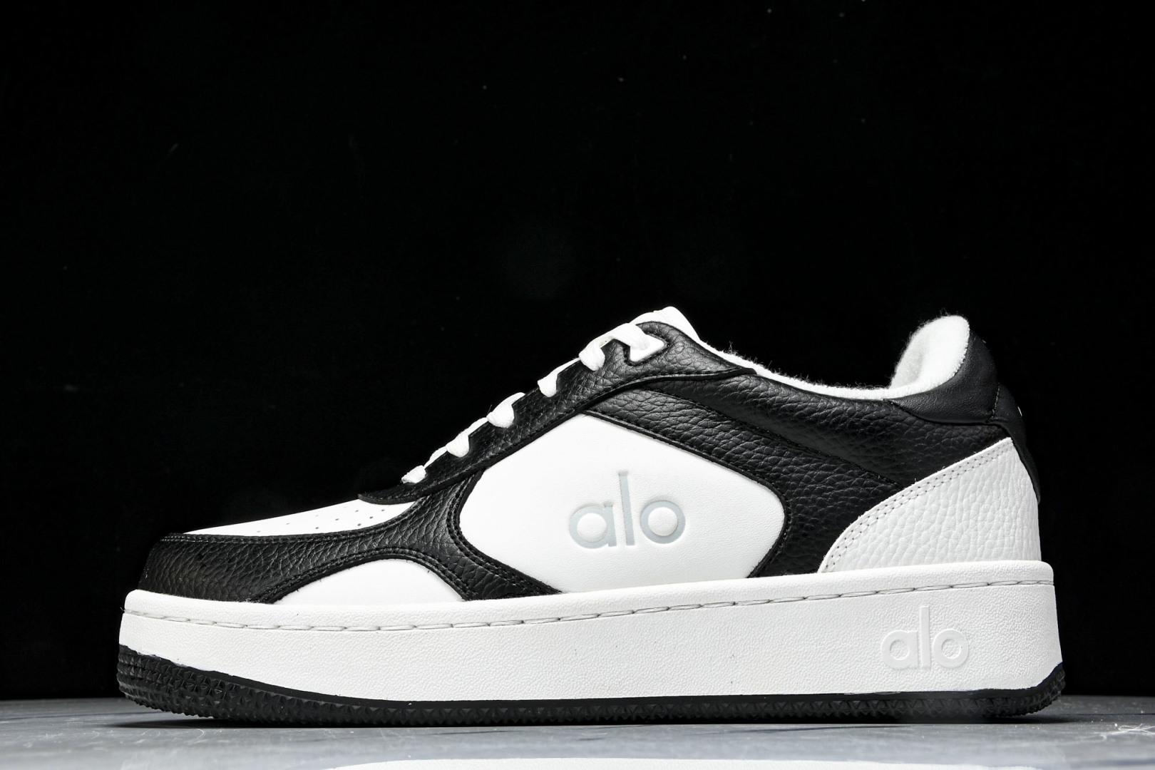ALo yoga 尺码35-46

纯原版出品-ALo yoga Recover Mode Em 防滑耐