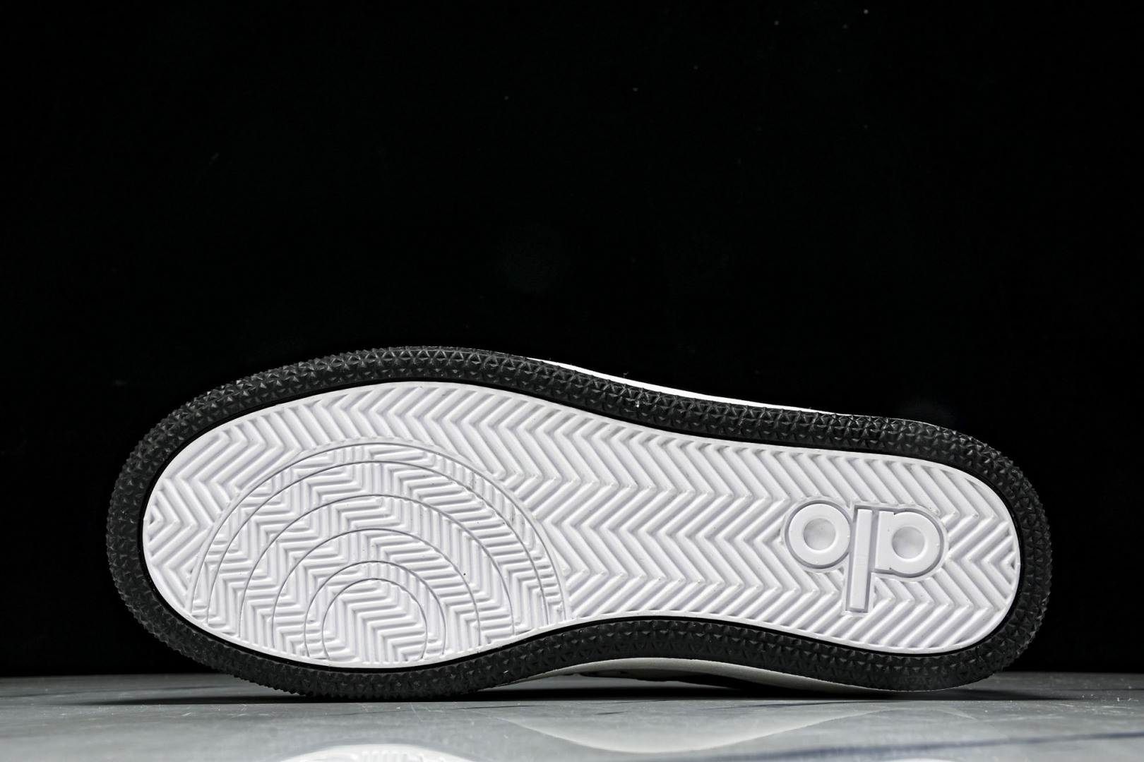 ALo yoga 尺码35-46

纯原版出品-ALo yoga Recover Mode Em 防滑耐