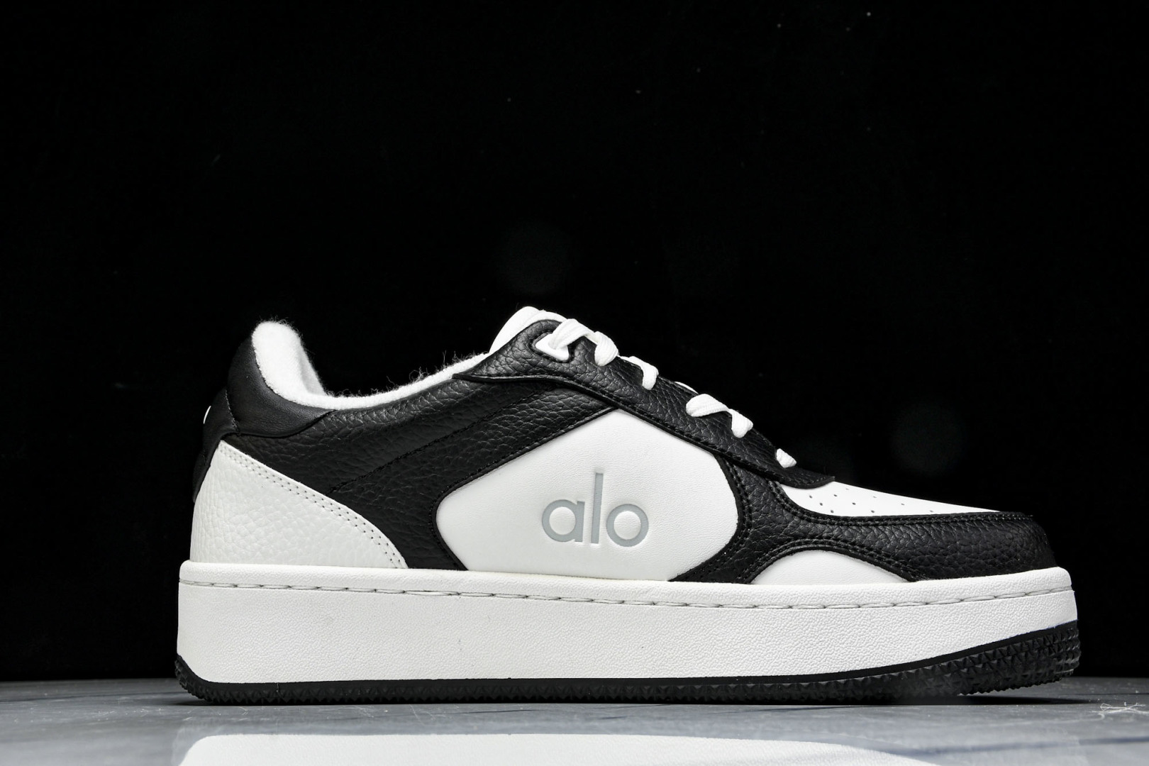 ALo yoga 尺码35-46

纯原版出品-ALo yoga Recover Mode Em 防滑耐