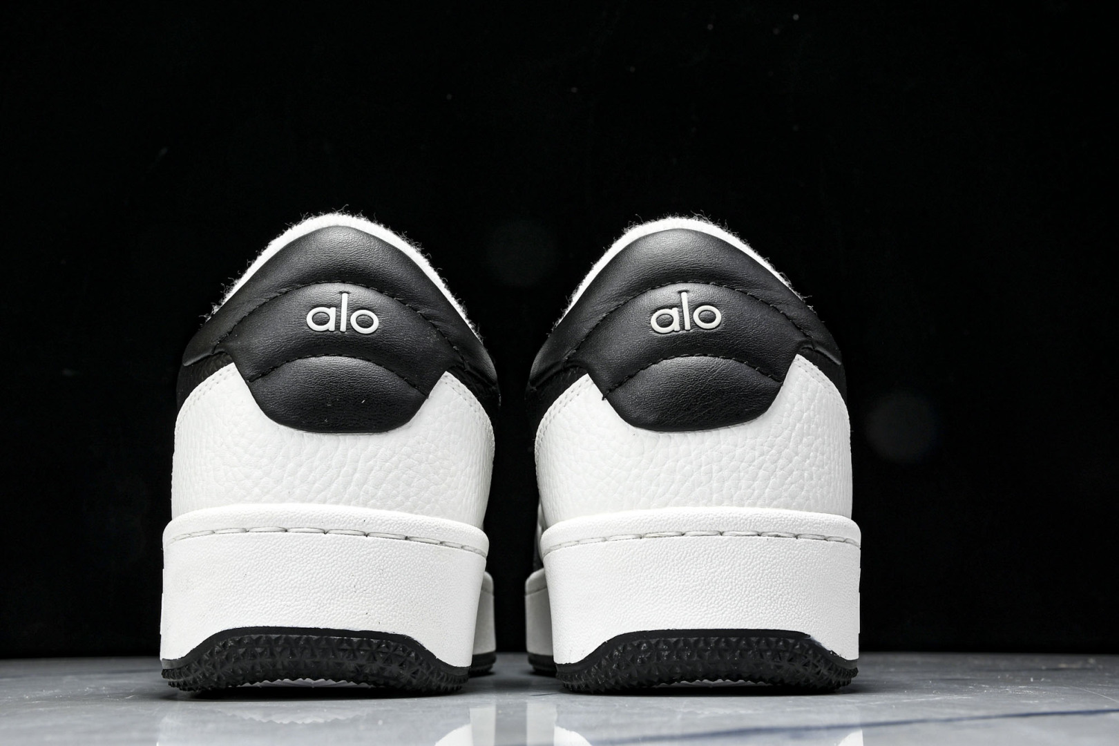 ALo yoga 尺码35-46

纯原版出品-ALo yoga Recover Mode Em 防滑耐