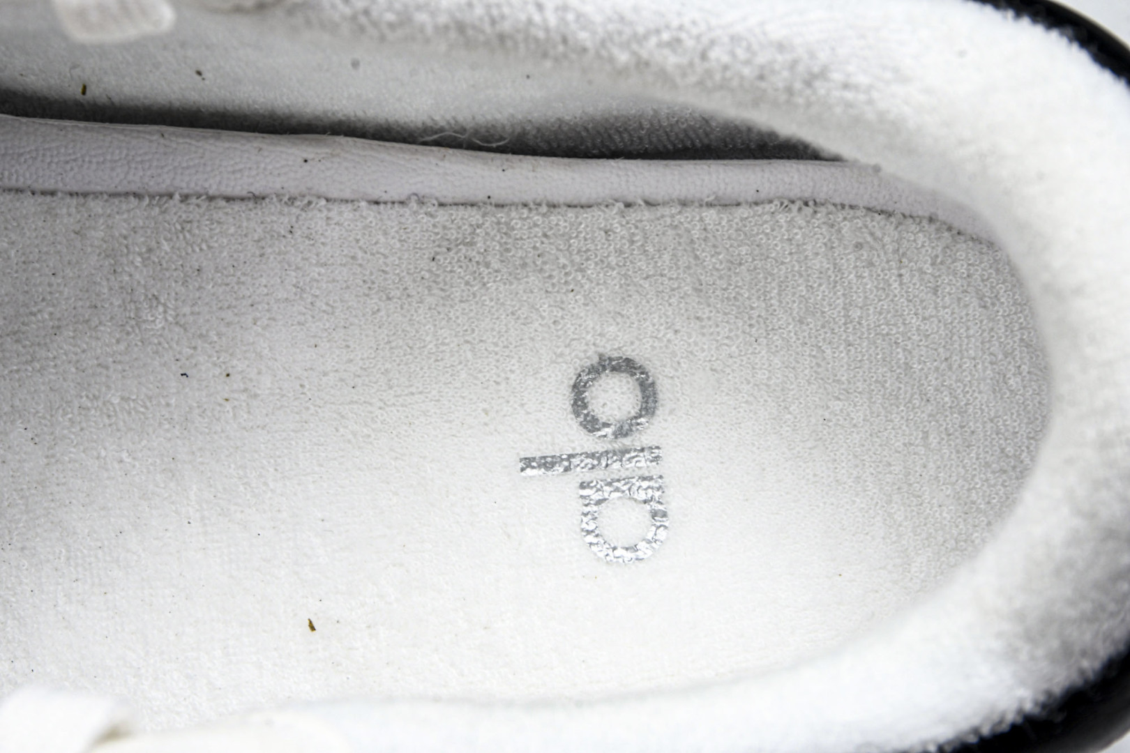 ALo yoga 尺码35-46

纯原版出品-ALo yoga Recover Mode Em 防滑耐