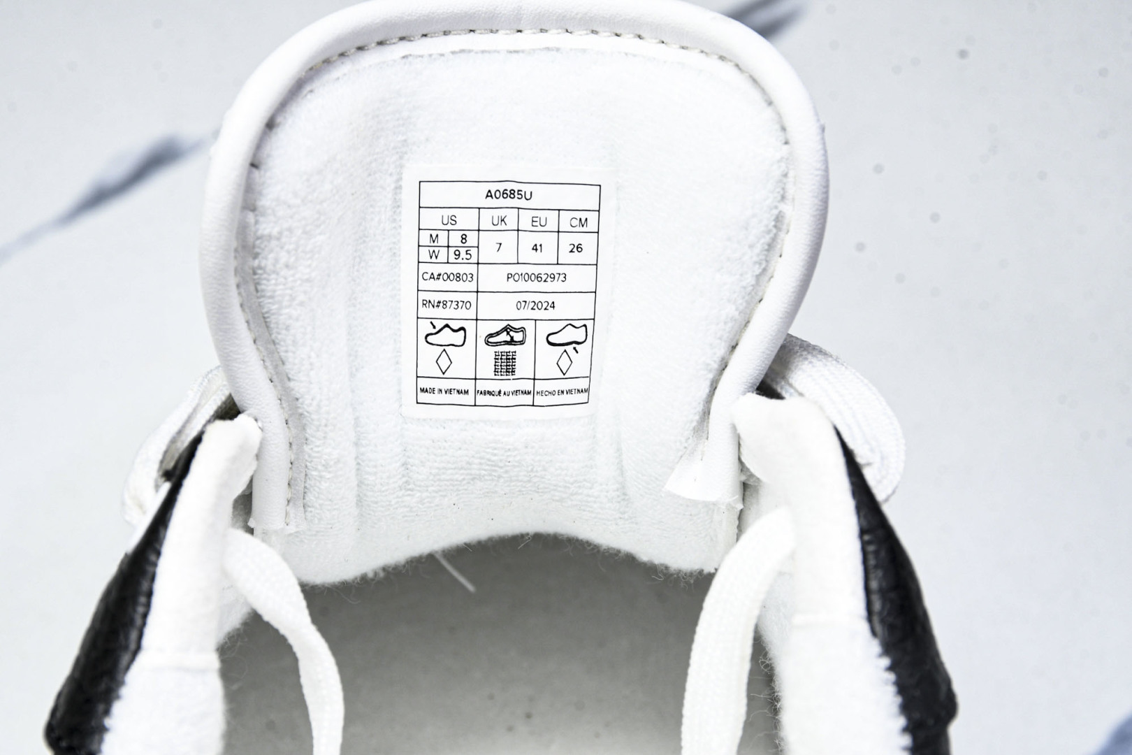 ALo yoga 尺码35-46

纯原版出品-ALo yoga Recover Mode Em 防滑耐