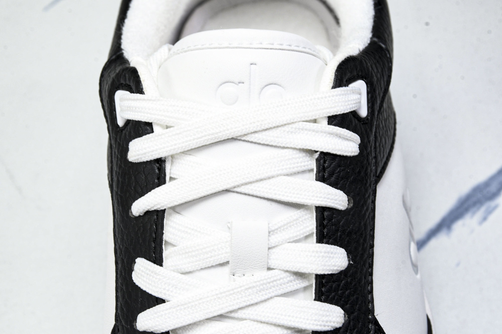 ALo yoga 尺码35-46

纯原版出品-ALo yoga Recover Mode Em 防滑耐