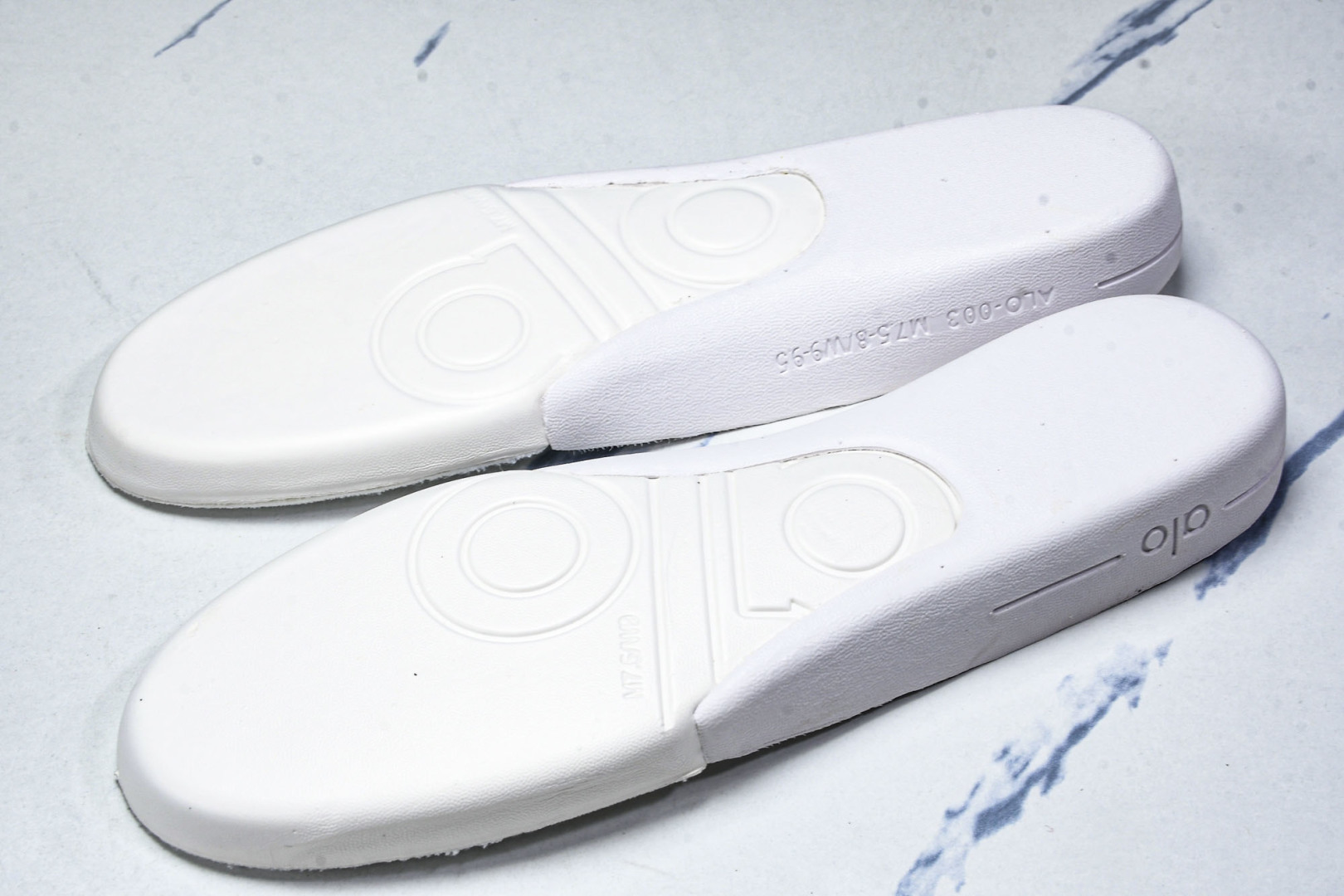 ALo yoga 尺码35-46

纯原版出品-ALo yoga Recover Mode Em 防滑耐
