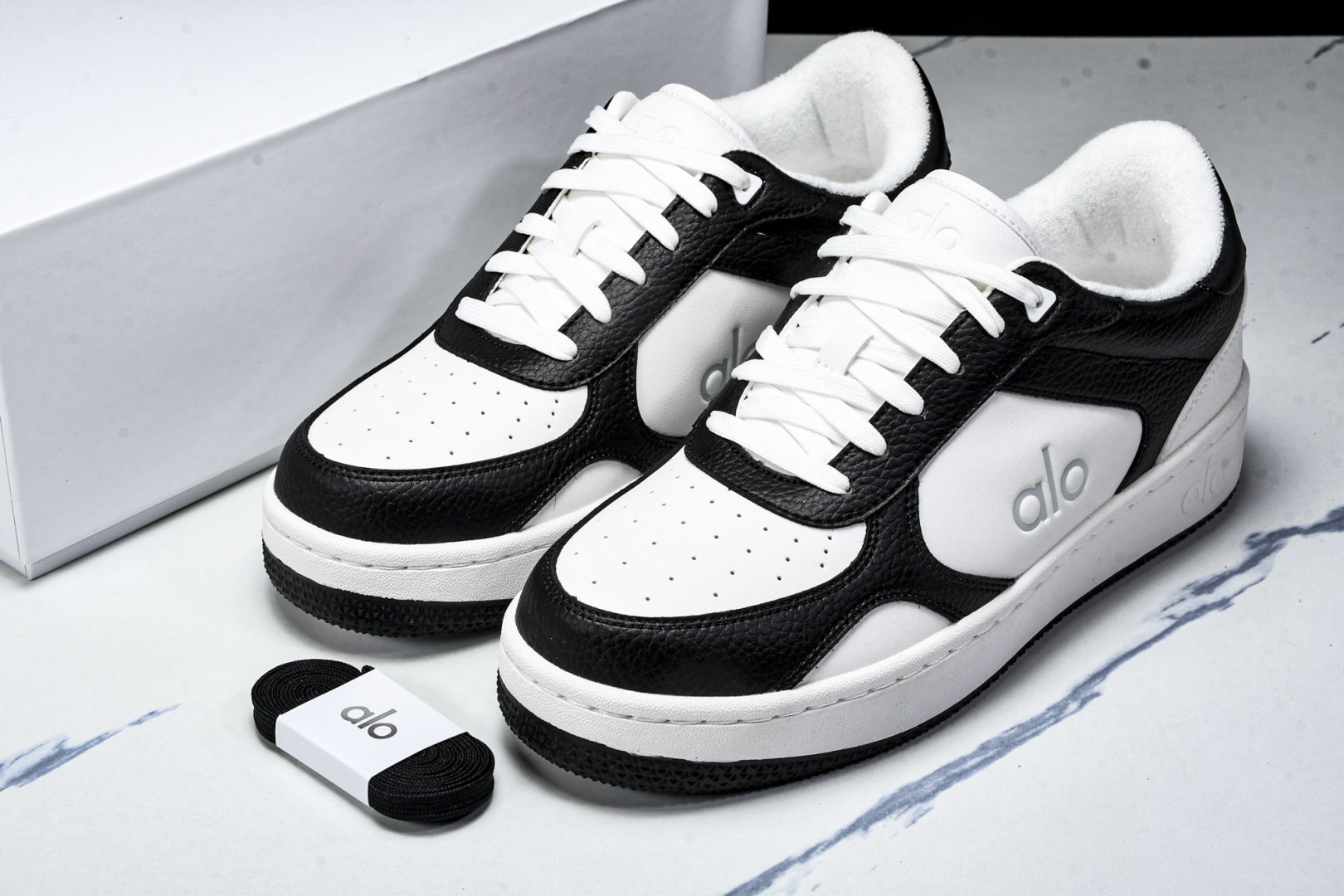 ALo yoga 尺码35-46

纯原版出品-ALo yoga Recover Mode Em 防滑耐