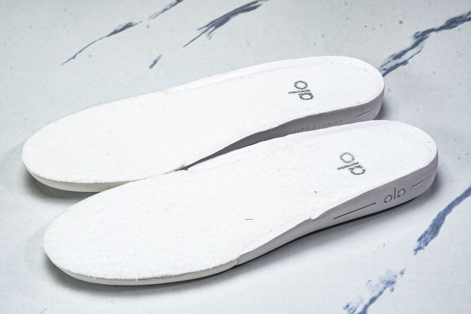 ALo yoga 尺码35-46

纯原版出品-ALo yoga Recover Mode Em 防滑耐