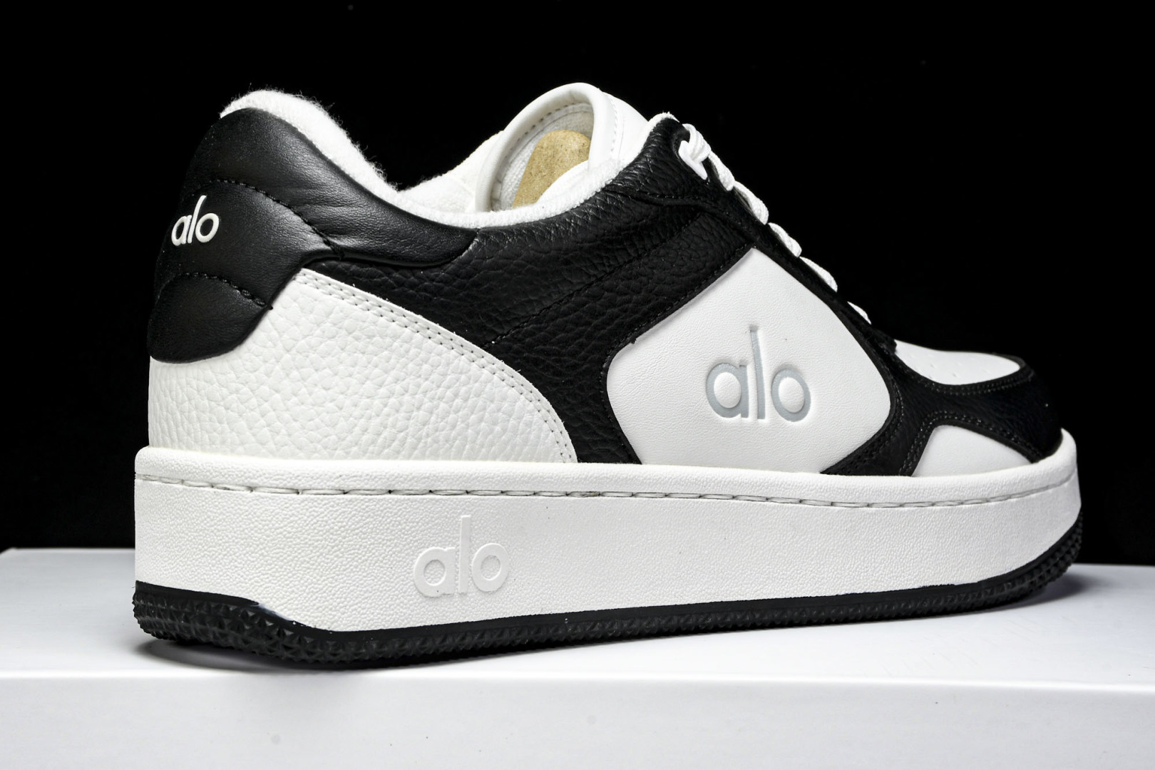 ALo yoga 尺码35-46

纯原版出品-ALo yoga Recover Mode Em 防滑耐