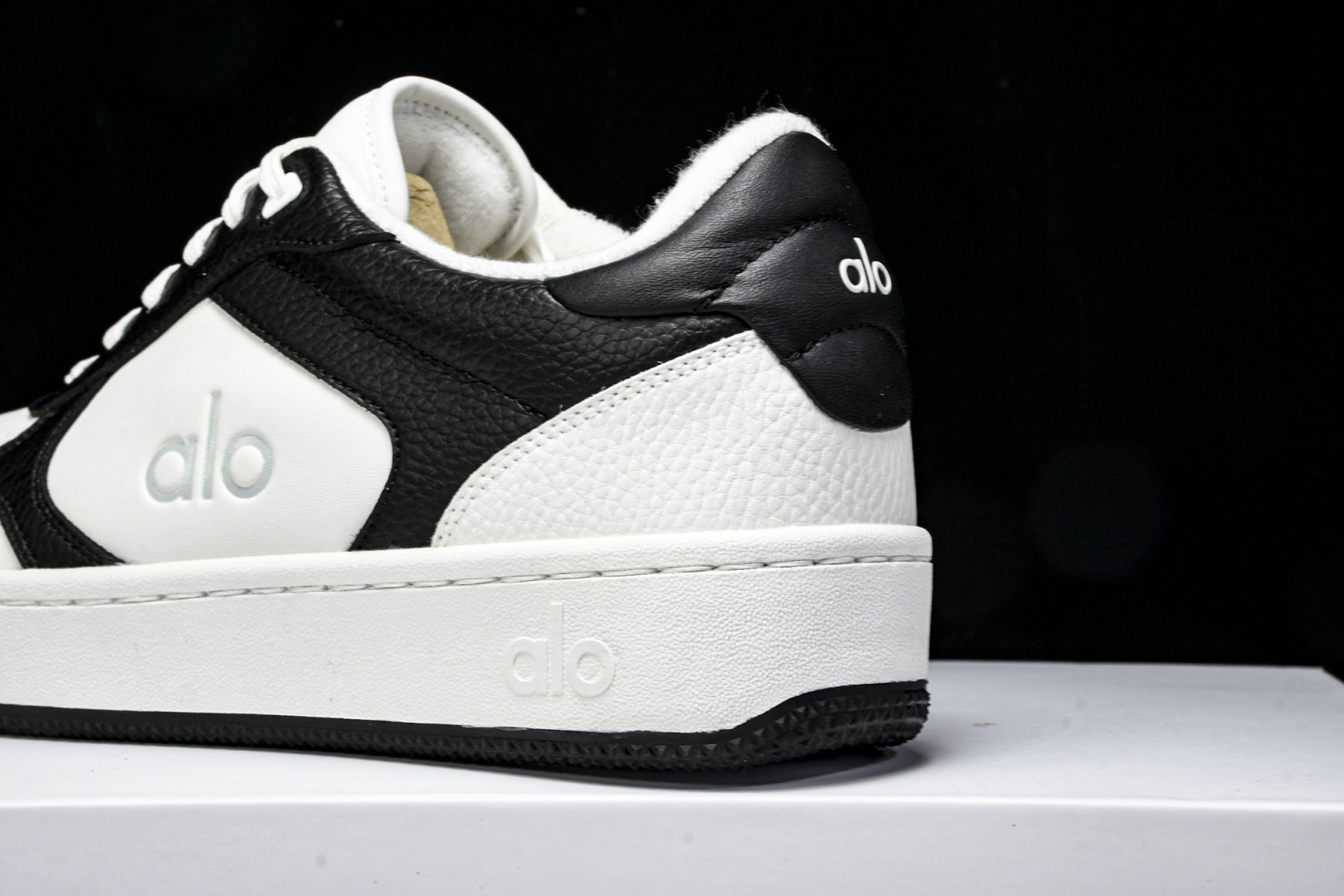 ALo yoga 尺码35-46

纯原版出品-ALo yoga Recover Mode Em 防滑耐