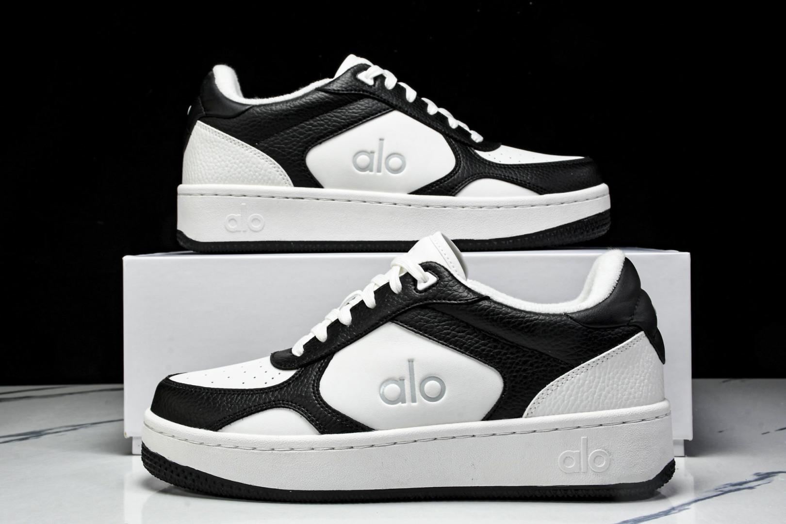 ALo yoga 尺码35-46

纯原版出品-ALo yoga Recover Mode Em 防滑耐