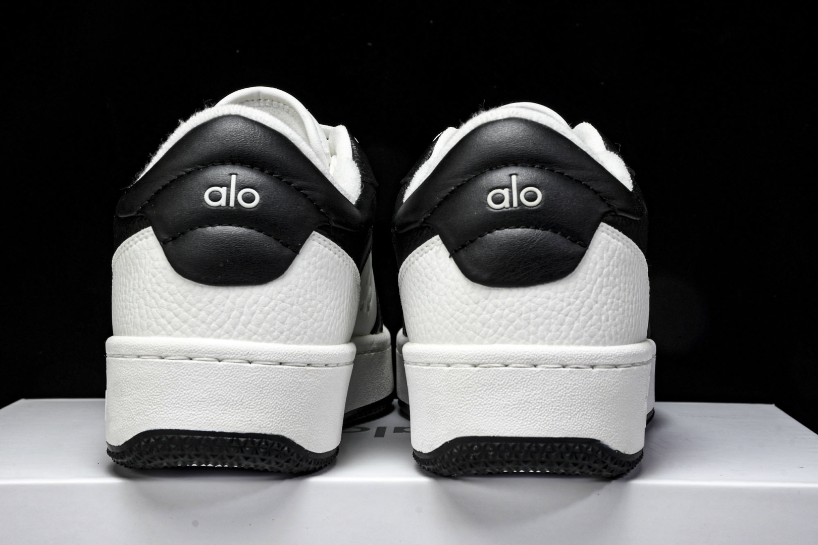 ALo yoga 尺码35-46

纯原版出品-ALo yoga Recover Mode Em 防滑耐