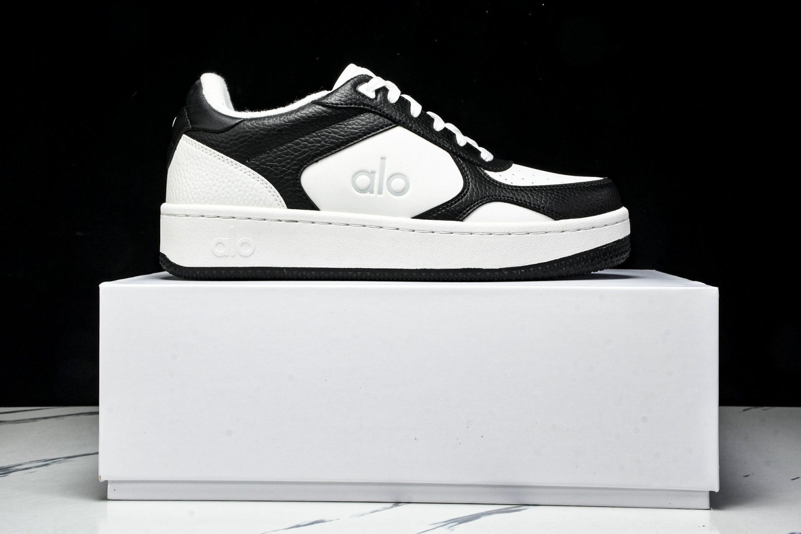 ALo yoga 尺码35-46

纯原版出品-ALo yoga Recover Mode Em 防滑耐