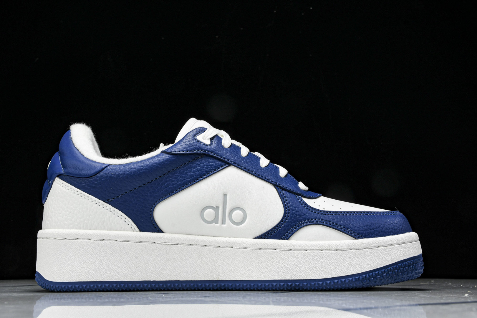ALo yoga 尺码35-46

纯原版出品-ALo yoga Recover Mode Em 防滑耐