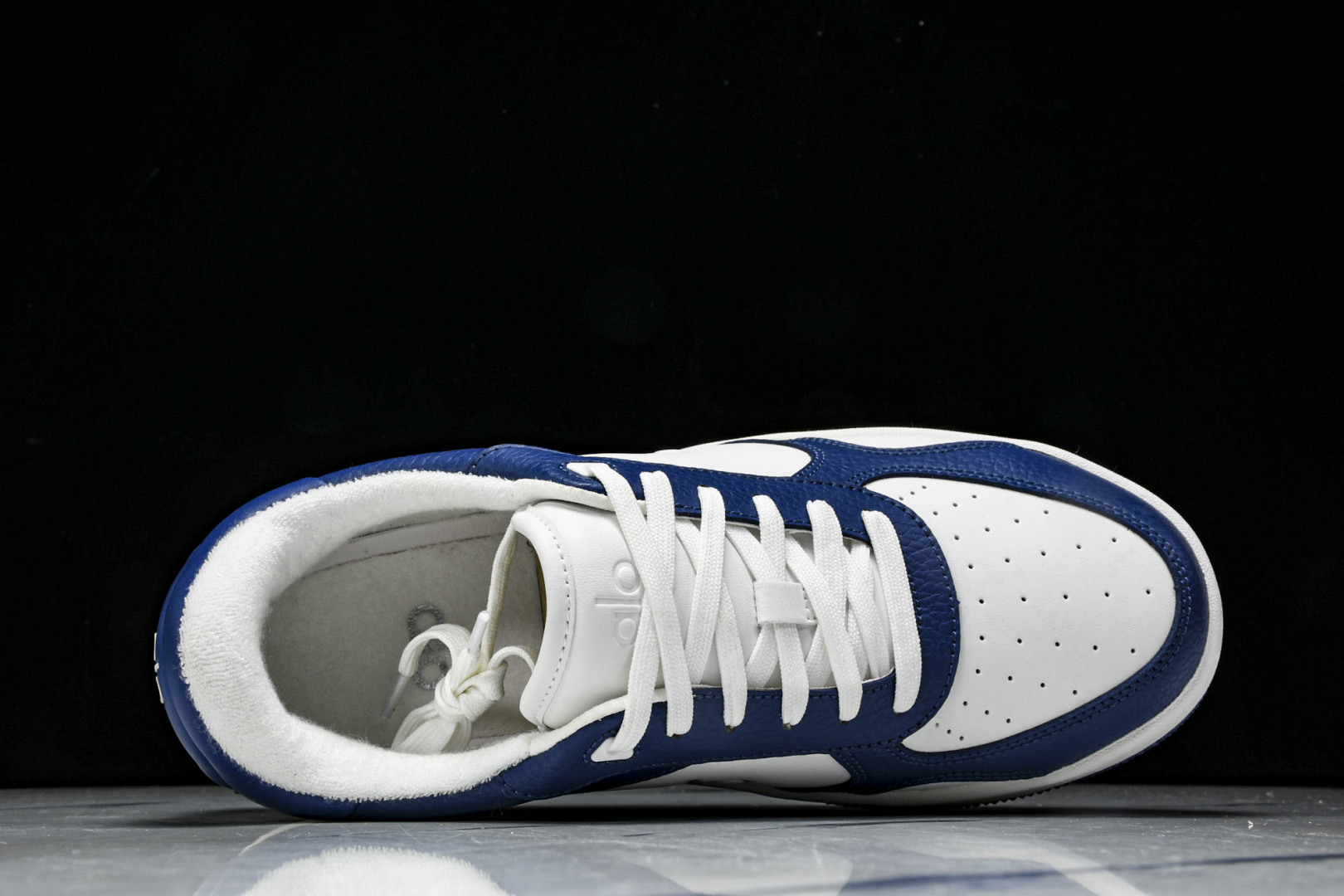 ALo yoga 尺码35-46

纯原版出品-ALo yoga Recover Mode Em 防滑耐