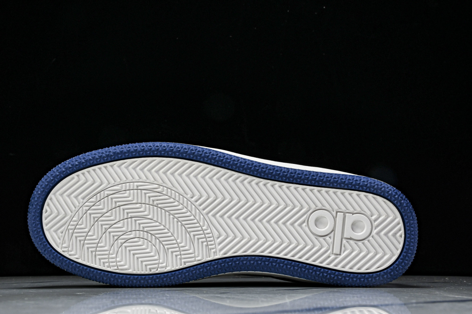 ALo yoga 尺码35-46

纯原版出品-ALo yoga Recover Mode Em 防滑耐