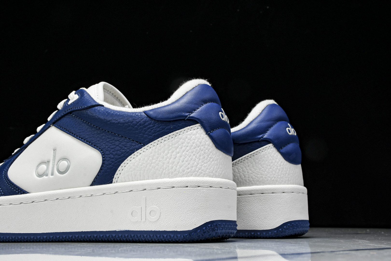 ALo yoga 尺码35-46

纯原版出品-ALo yoga Recover Mode Em 防滑耐