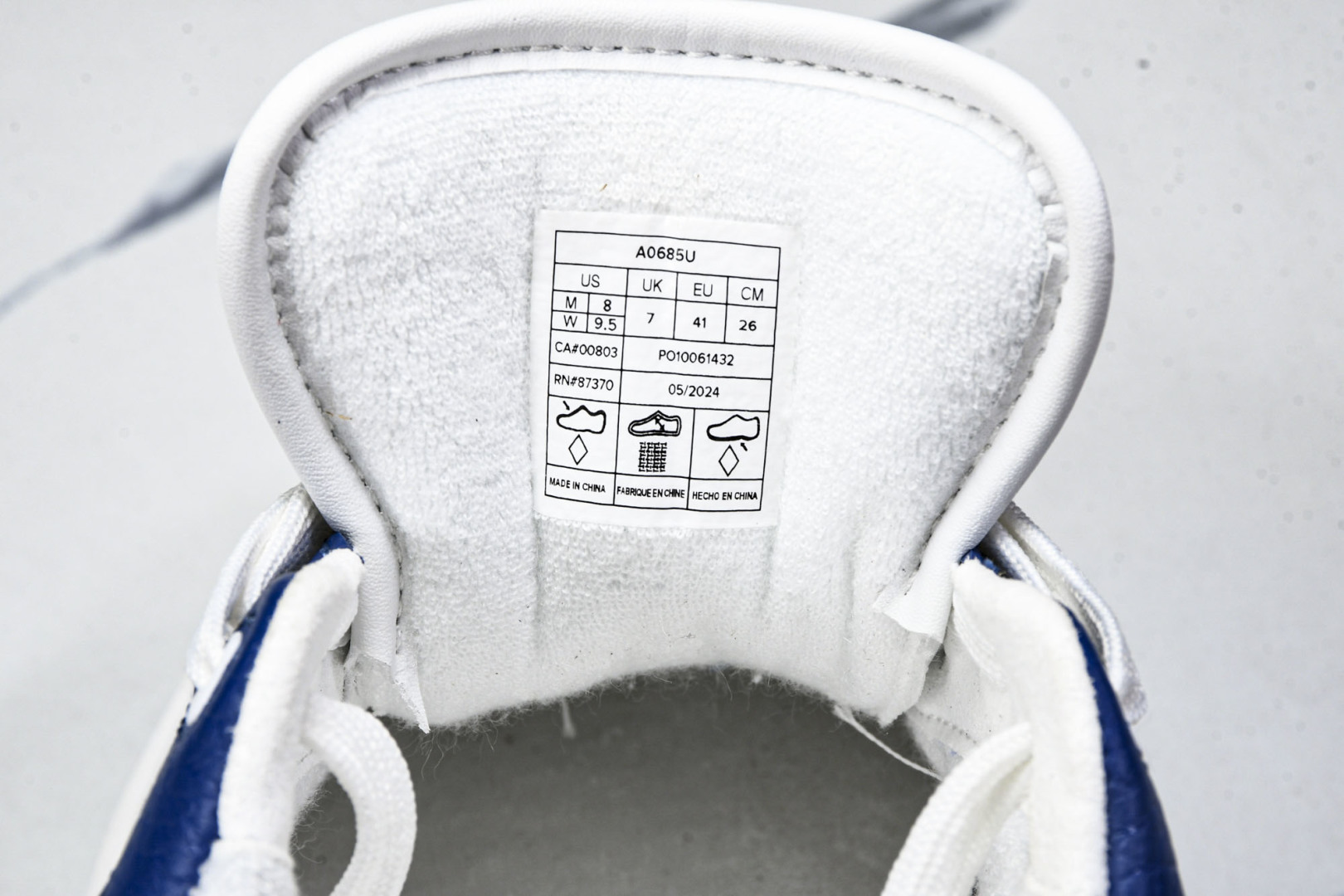 ALo yoga 尺码35-46

纯原版出品-ALo yoga Recover Mode Em 防滑耐
