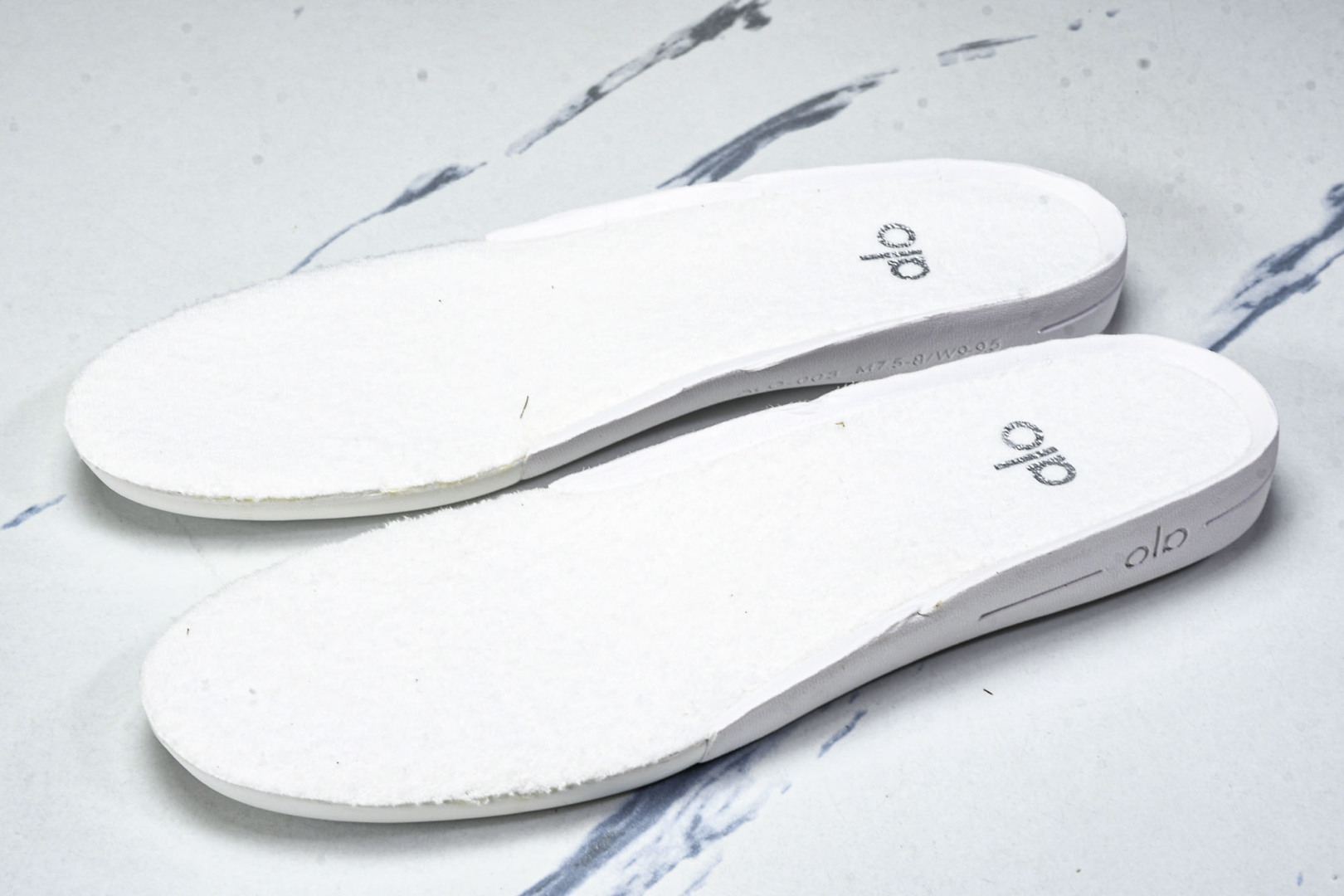 ALo yoga 尺码35-46

纯原版出品-ALo yoga Recover Mode Em 防滑耐