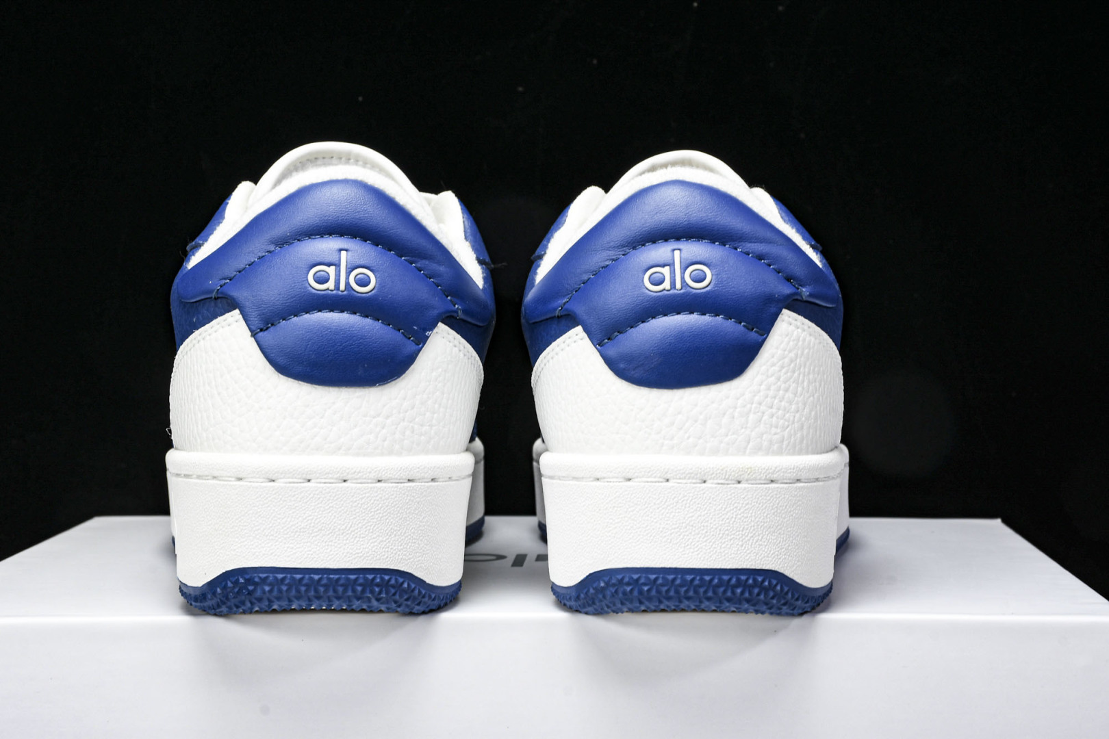 ALo yoga 尺码35-46

纯原版出品-ALo yoga Recover Mode Em 防滑耐