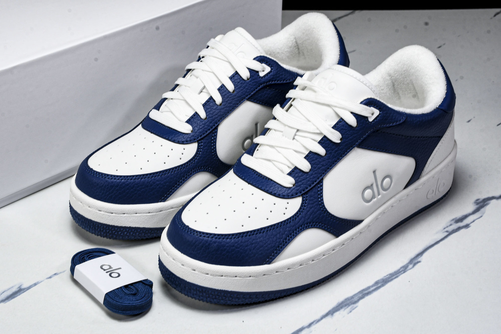 ALo yoga 尺码35-46

纯原版出品-ALo yoga Recover Mode Em 防滑耐