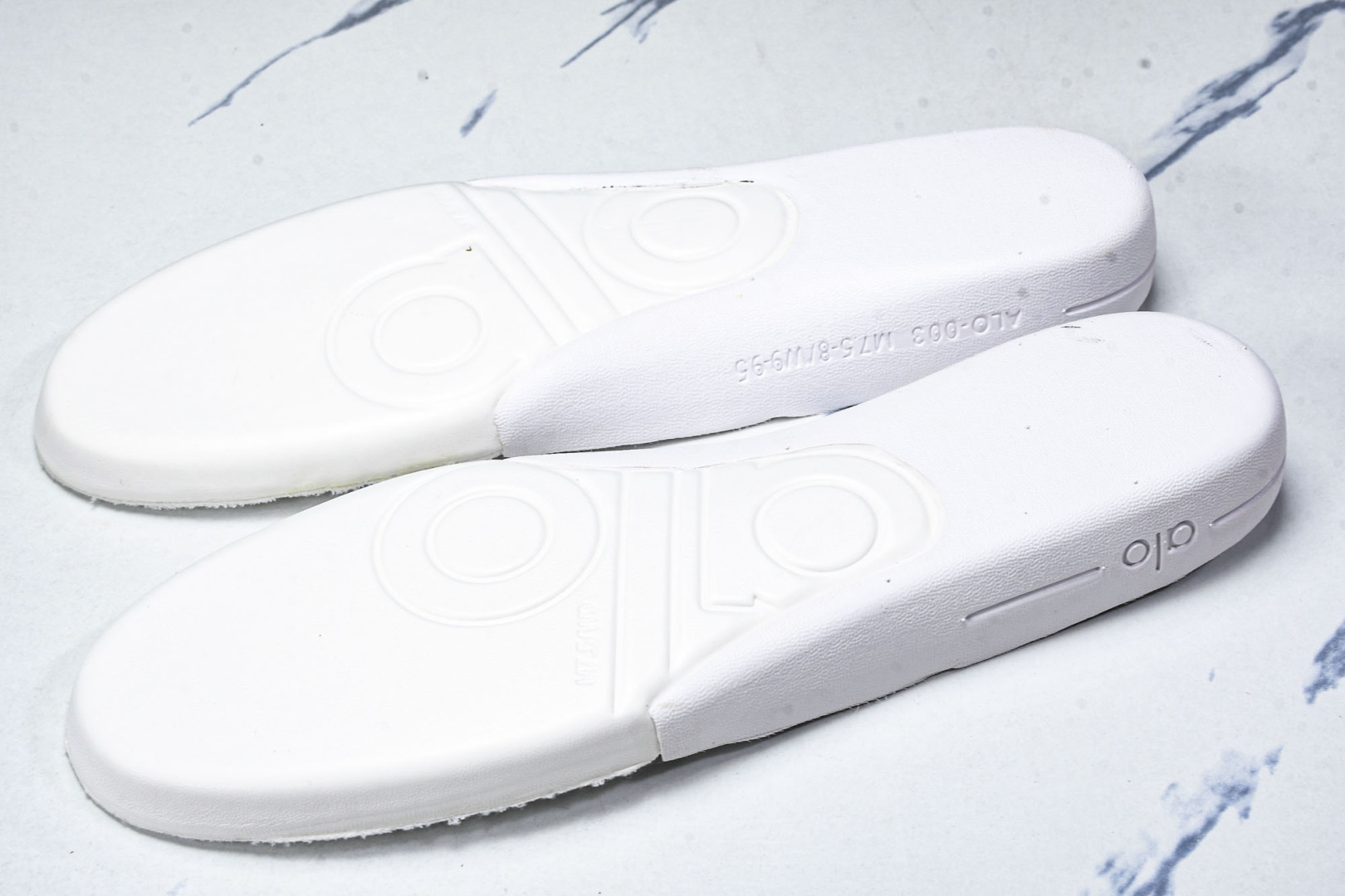 ALo yoga 尺码35-46

纯原版出品-ALo yoga Recover Mode Em 防滑耐