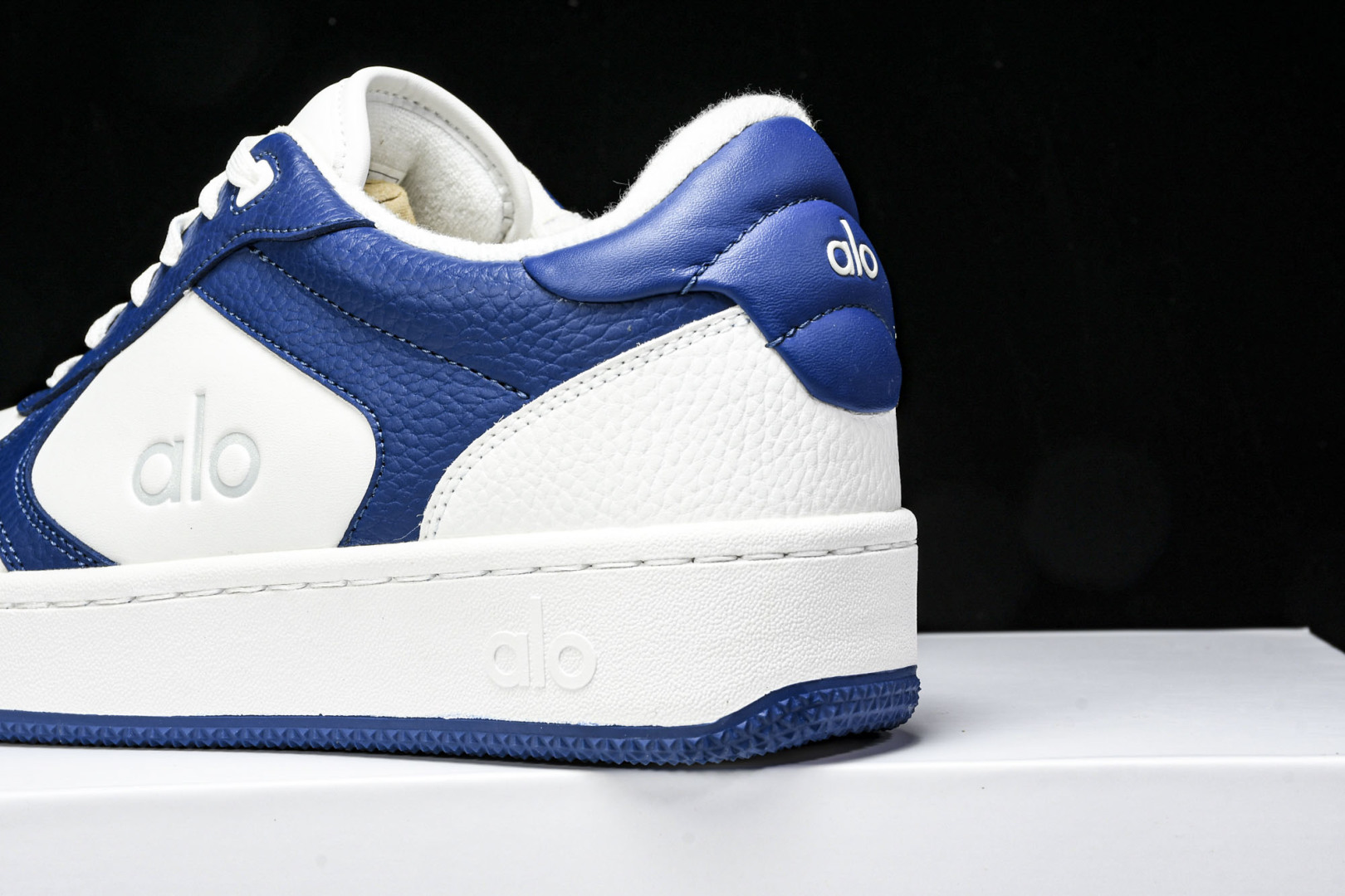 ALo yoga 尺码35-46

纯原版出品-ALo yoga Recover Mode Em 防滑耐