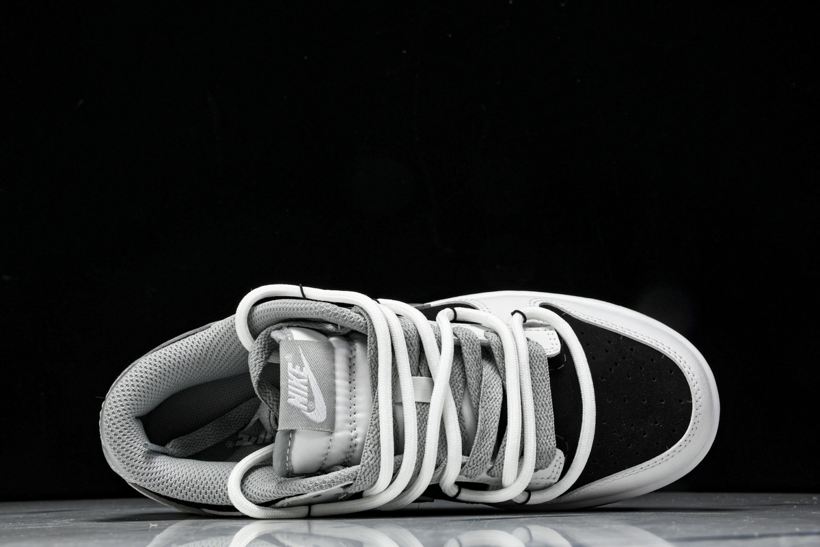 Dunk 尺码36-45

纯原版出品-SB Dunk Low Just Do it 绑带黑银 周年高端