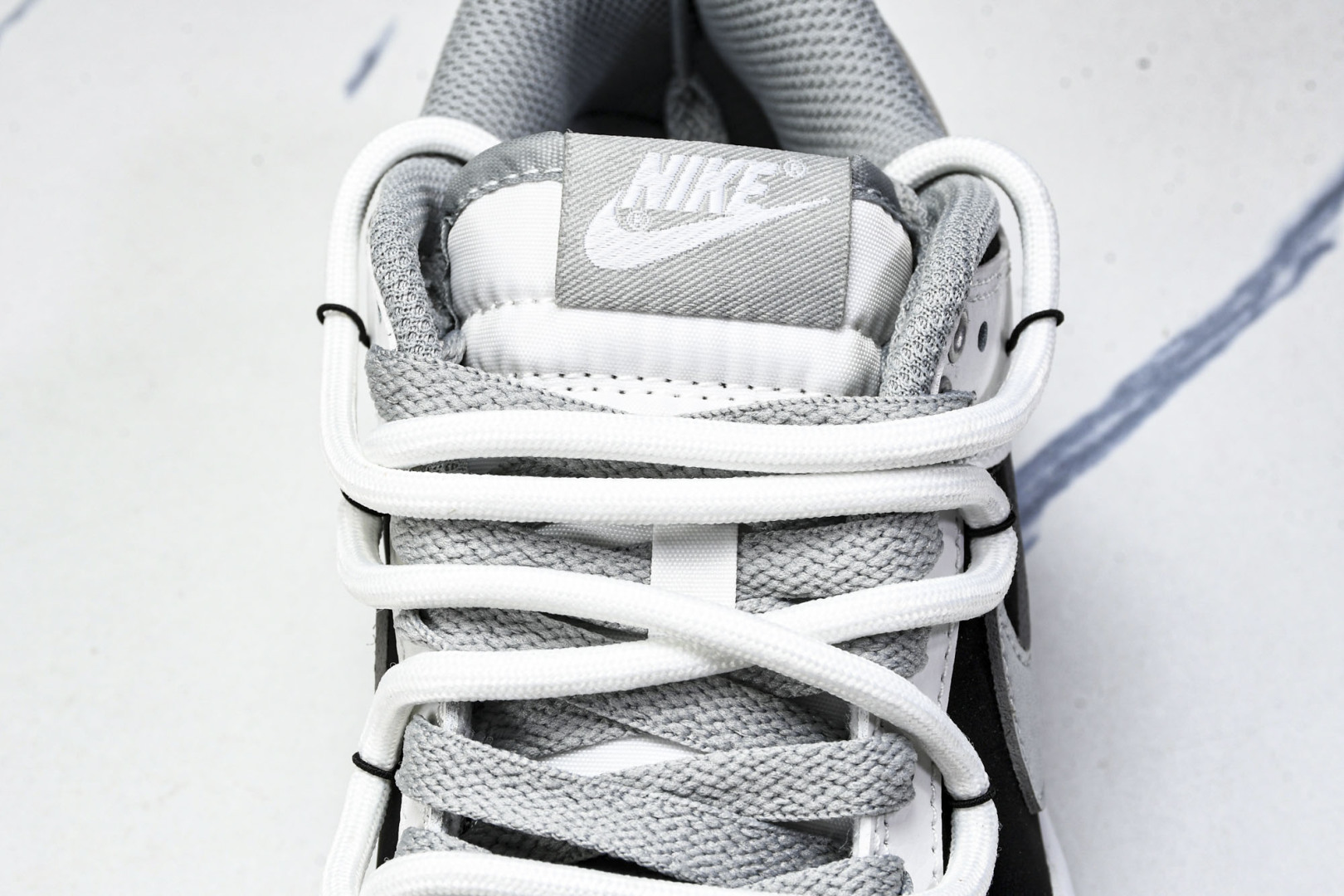 Dunk 尺码36-45

纯原版出品-SB Dunk Low Just Do it 绑带黑银 周年高端