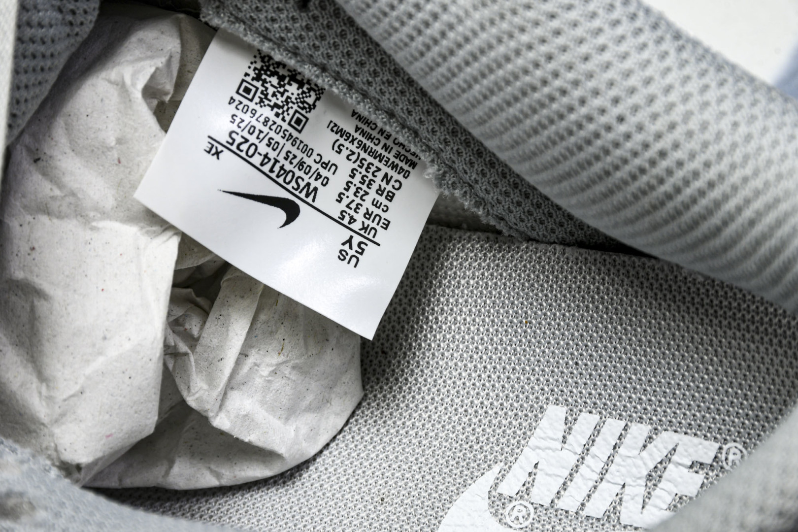 Dunk 尺码36-45

纯原版出品-SB Dunk Low Just Do it 绑带黑银 周年高端