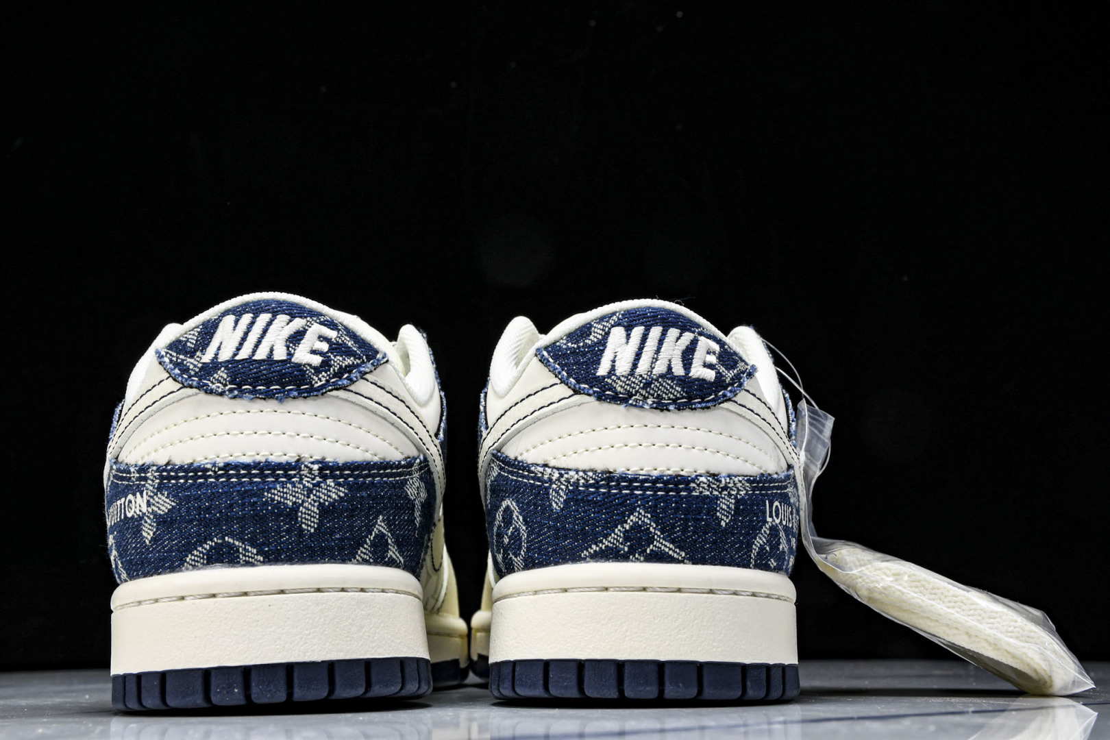 Dunk 尺码36-45

纯原版出品-SB Dunk Low LV联名 蓝白勾 周年高端定制 低帮休闲