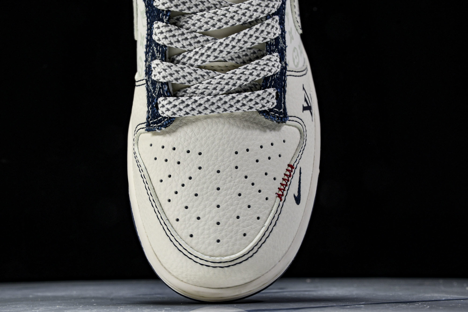 Dunk 尺码36-45

纯原版出品-SB Dunk Low LV联名 蓝白勾 周年高端定制 低帮休闲