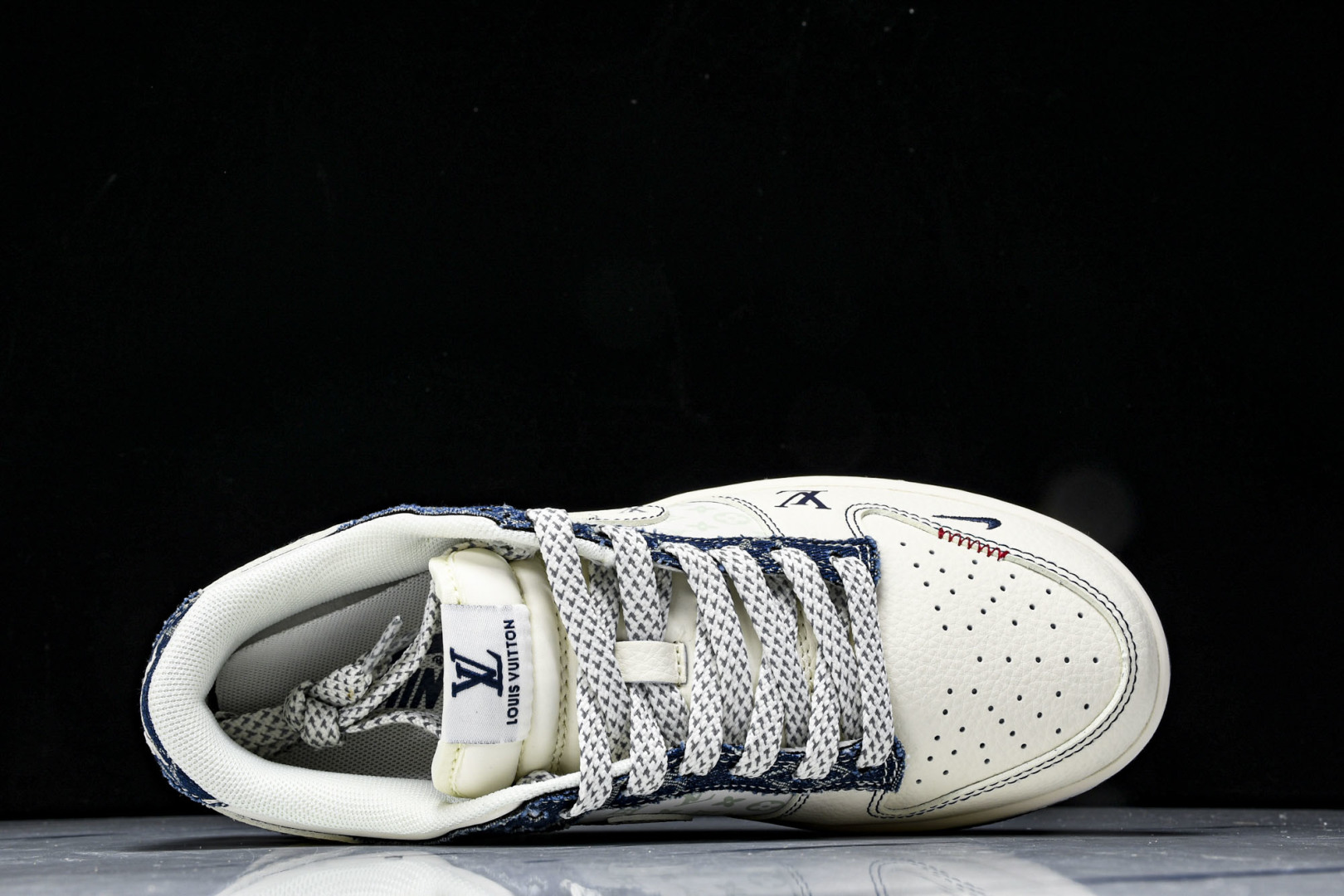 Dunk 尺码36-45

纯原版出品-SB Dunk Low LV联名 蓝白勾 周年高端定制 低帮休闲