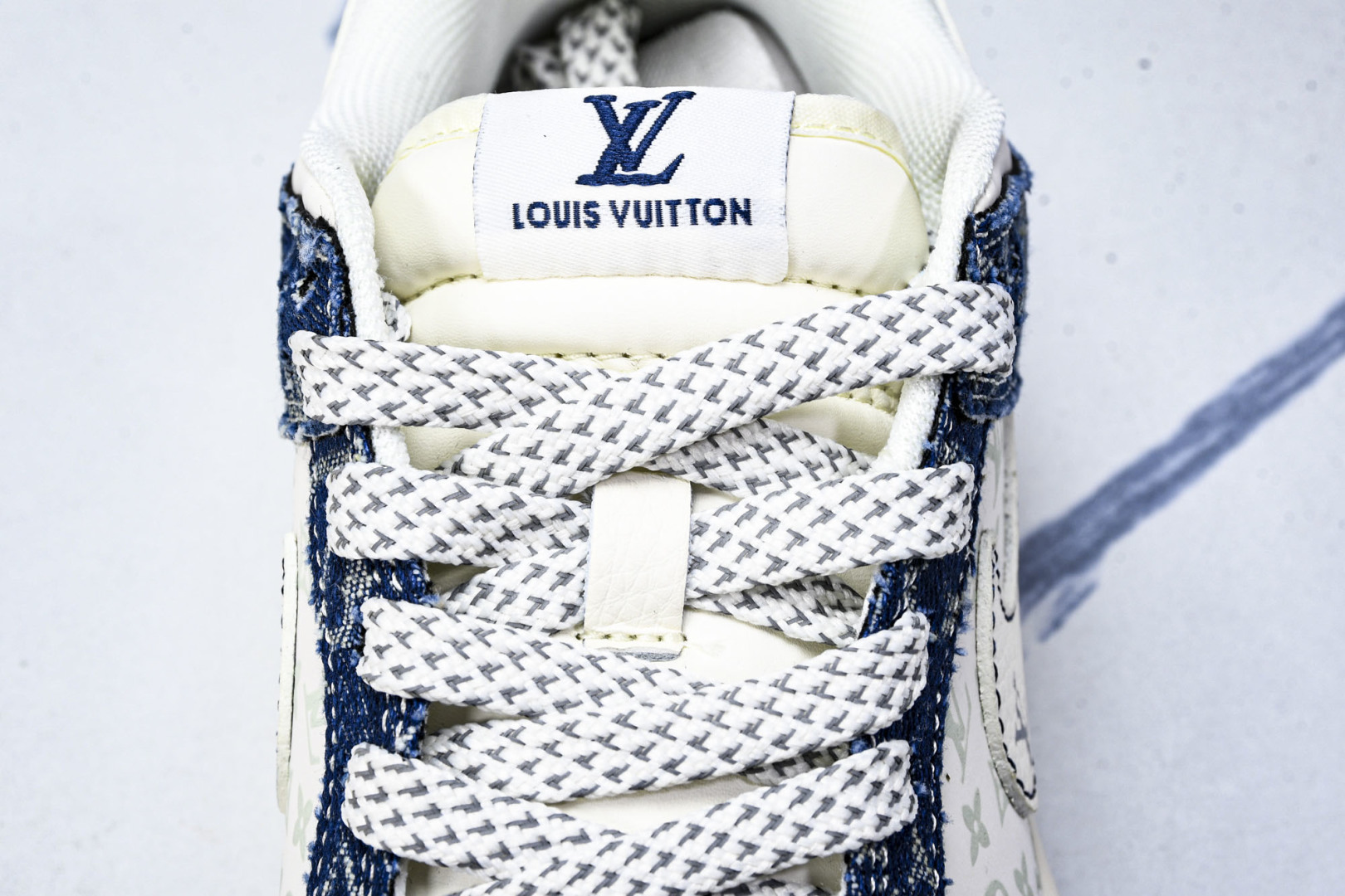 Dunk 尺码36-45

纯原版出品-SB Dunk Low LV联名 蓝白勾 周年高端定制 低帮休闲