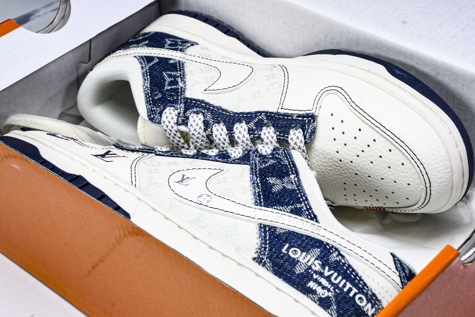 Dunk 尺码36-45

纯原版出品-SB Dunk Low LV联名 蓝白勾 周年高端定制 低帮休闲