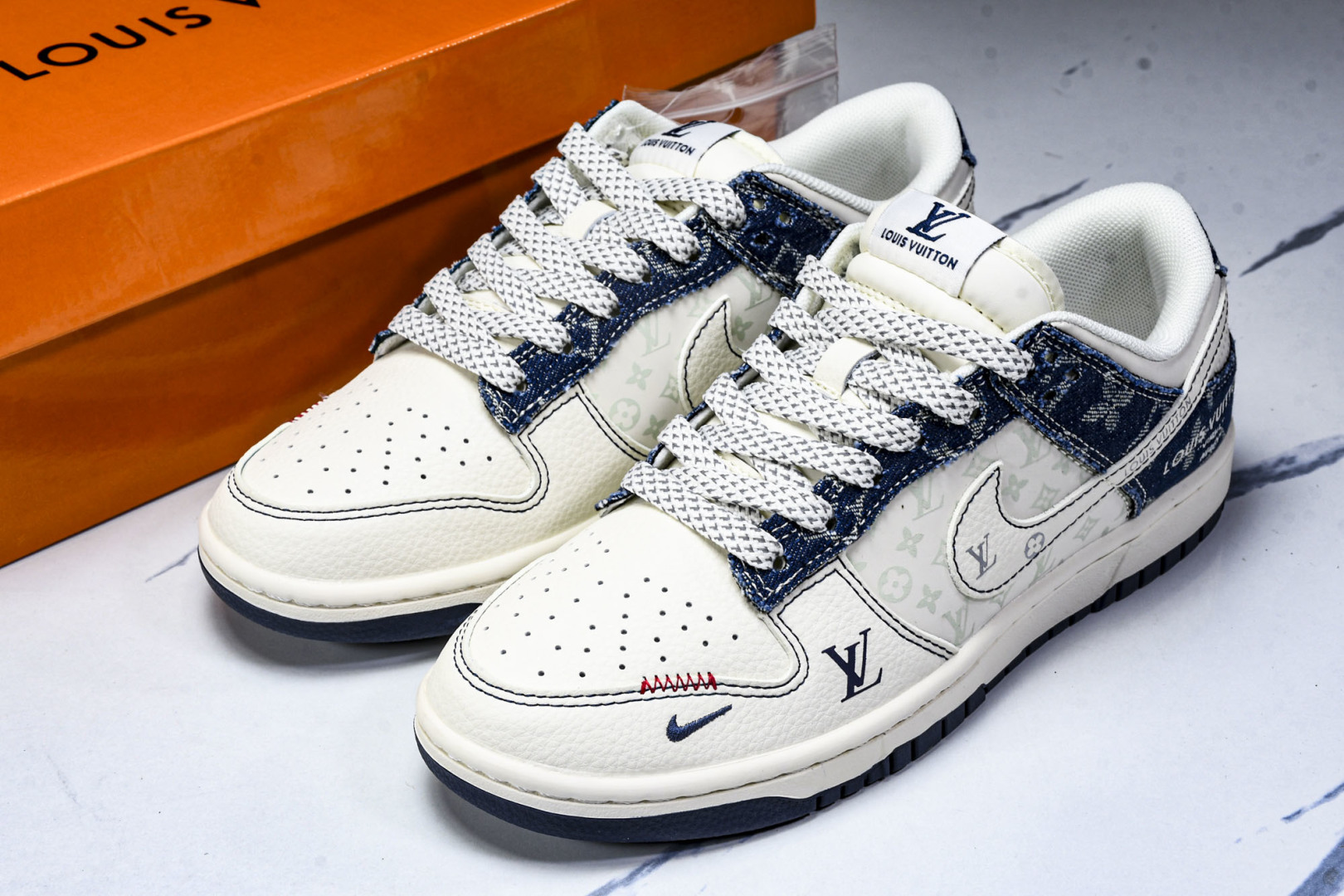 Dunk 尺码36-45

纯原版出品-SB Dunk Low LV联名 蓝白勾 周年高端定制 低帮休闲